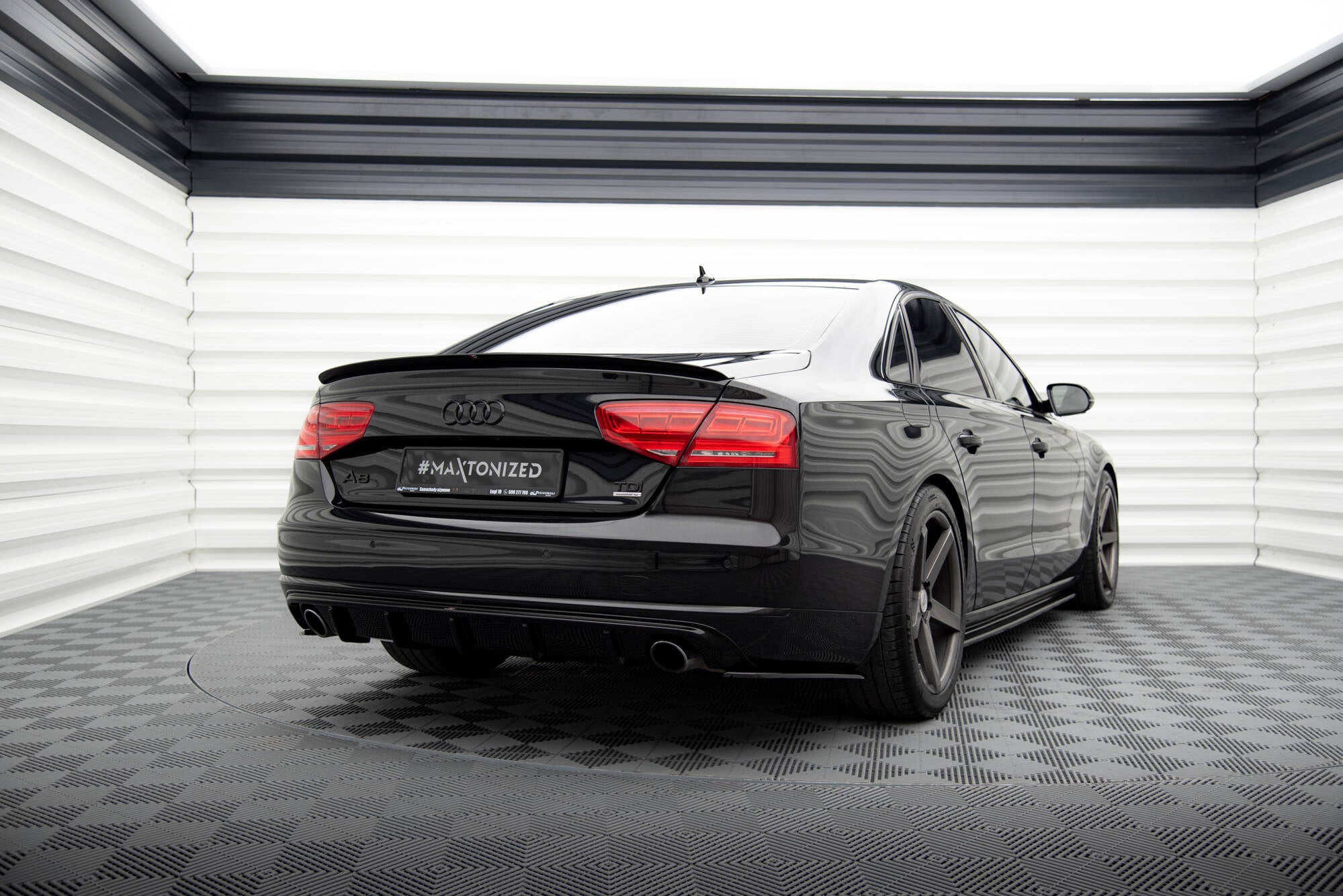 Maxton Design Heck Ansatz Flaps Diffusor passend für Audi A8 D4 schwarz Hochglanz
