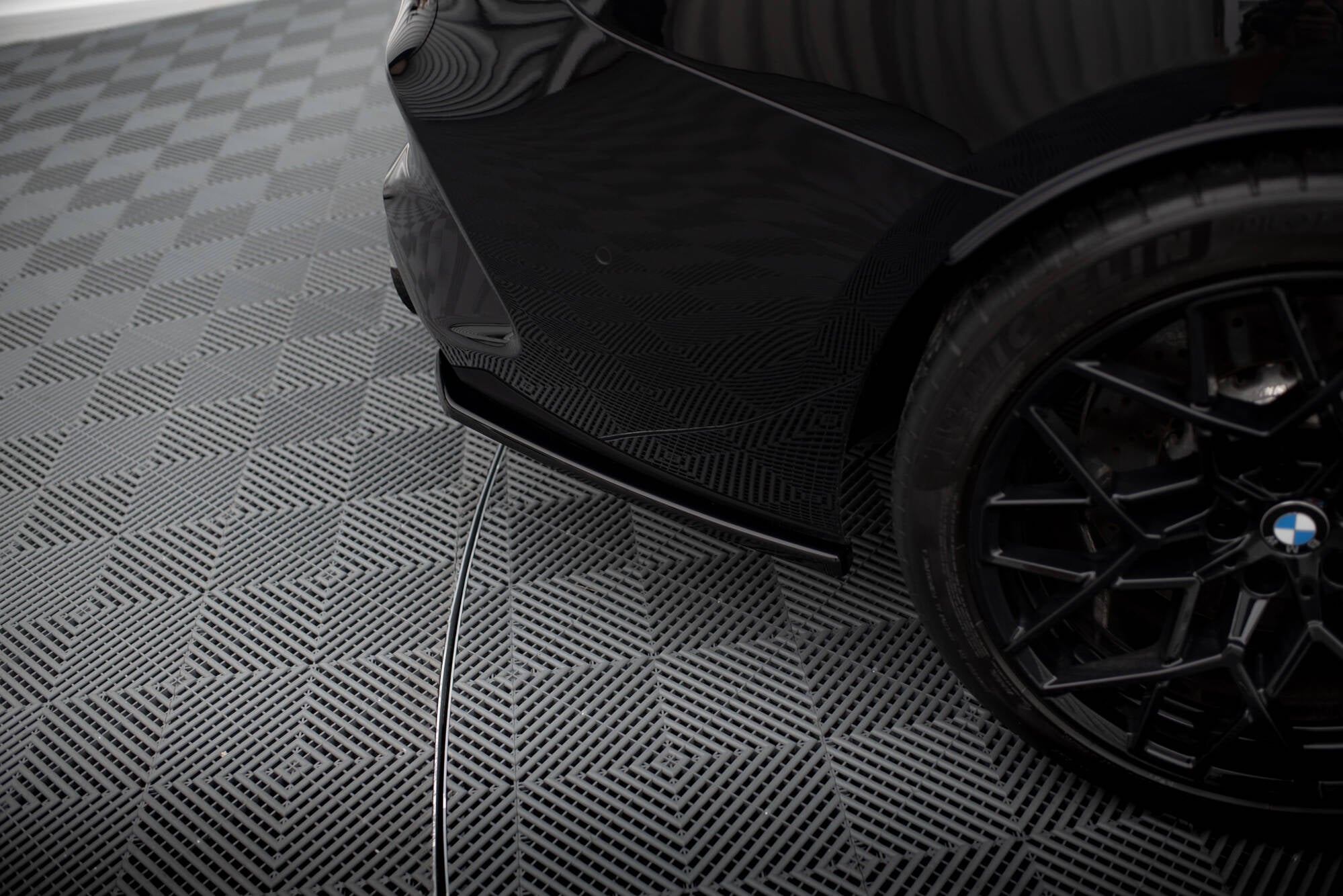 Maxton Design Heck Ansatz Flaps Diffusor V.2 passend für BMW M8 Gran Coupe F93 schwarz Hochglanz
