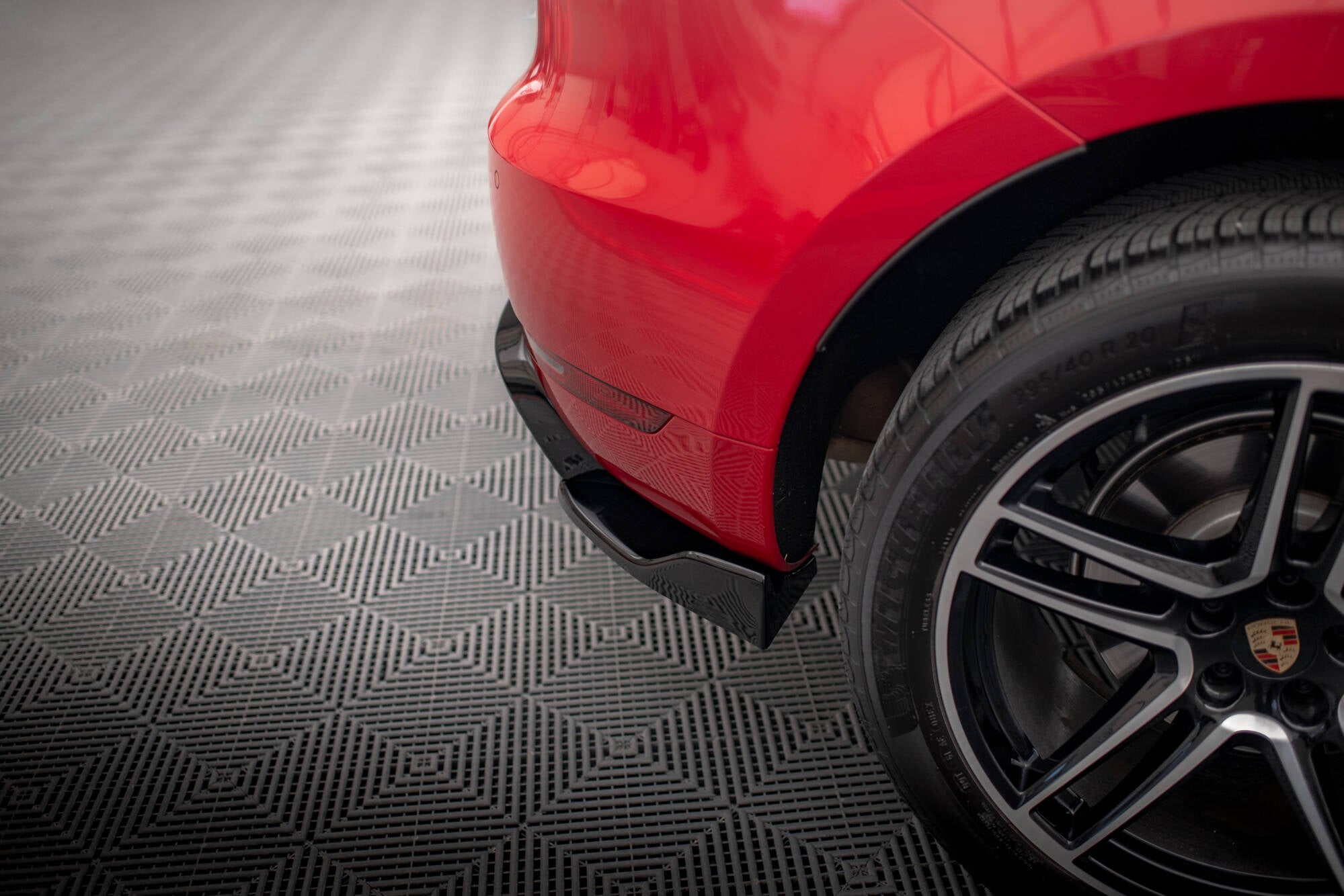 Maxton Design Heck Ansatz Flaps Diffusor V.2 passend für Porsche Macan Mk1 schwarz Hochglanz