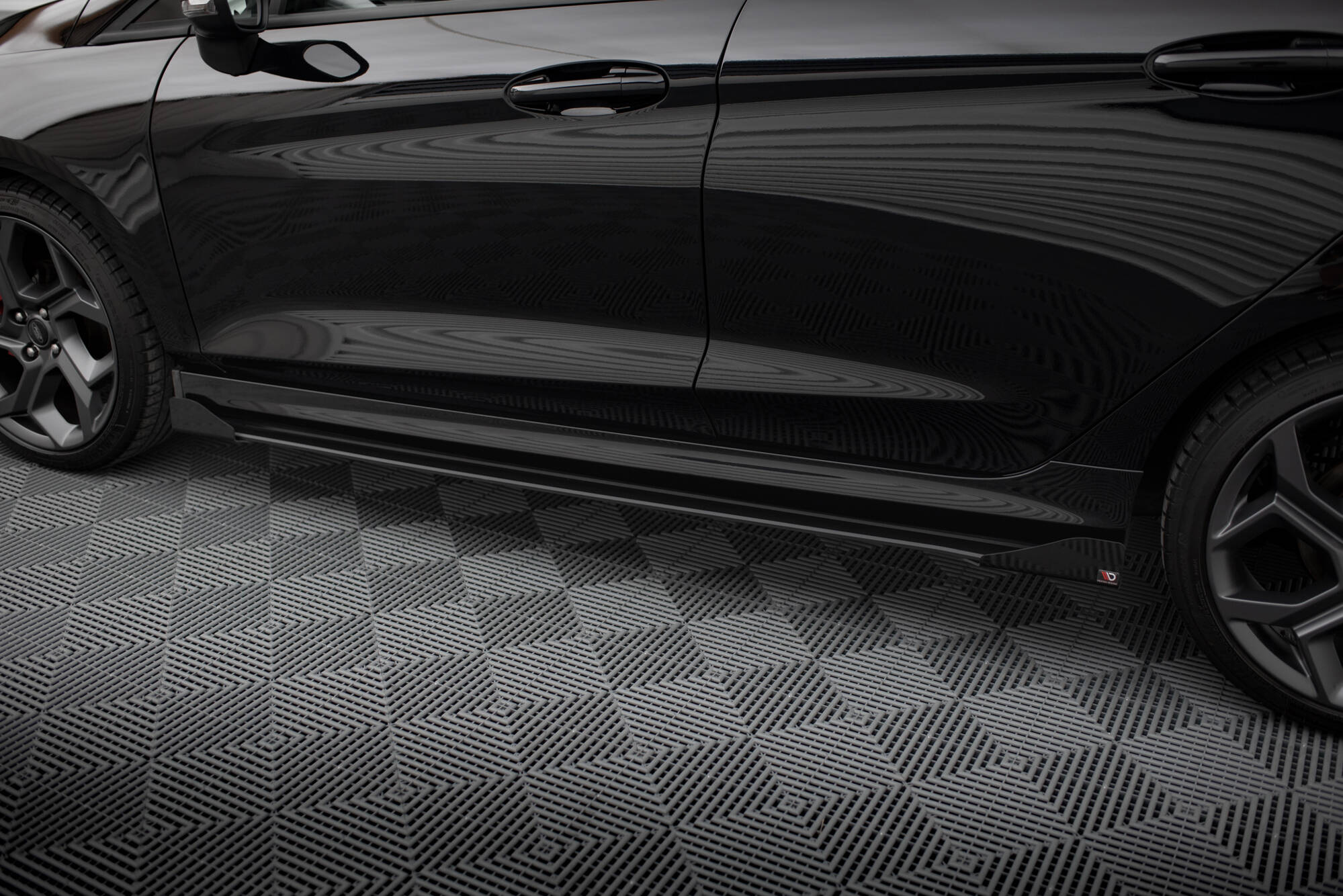 Maxton Design Street Pro Street+ Seitenschweller Leisten + Flaps passend für Ford Fiesta ST / ST-Line Mk8 schwarz Hochglanz