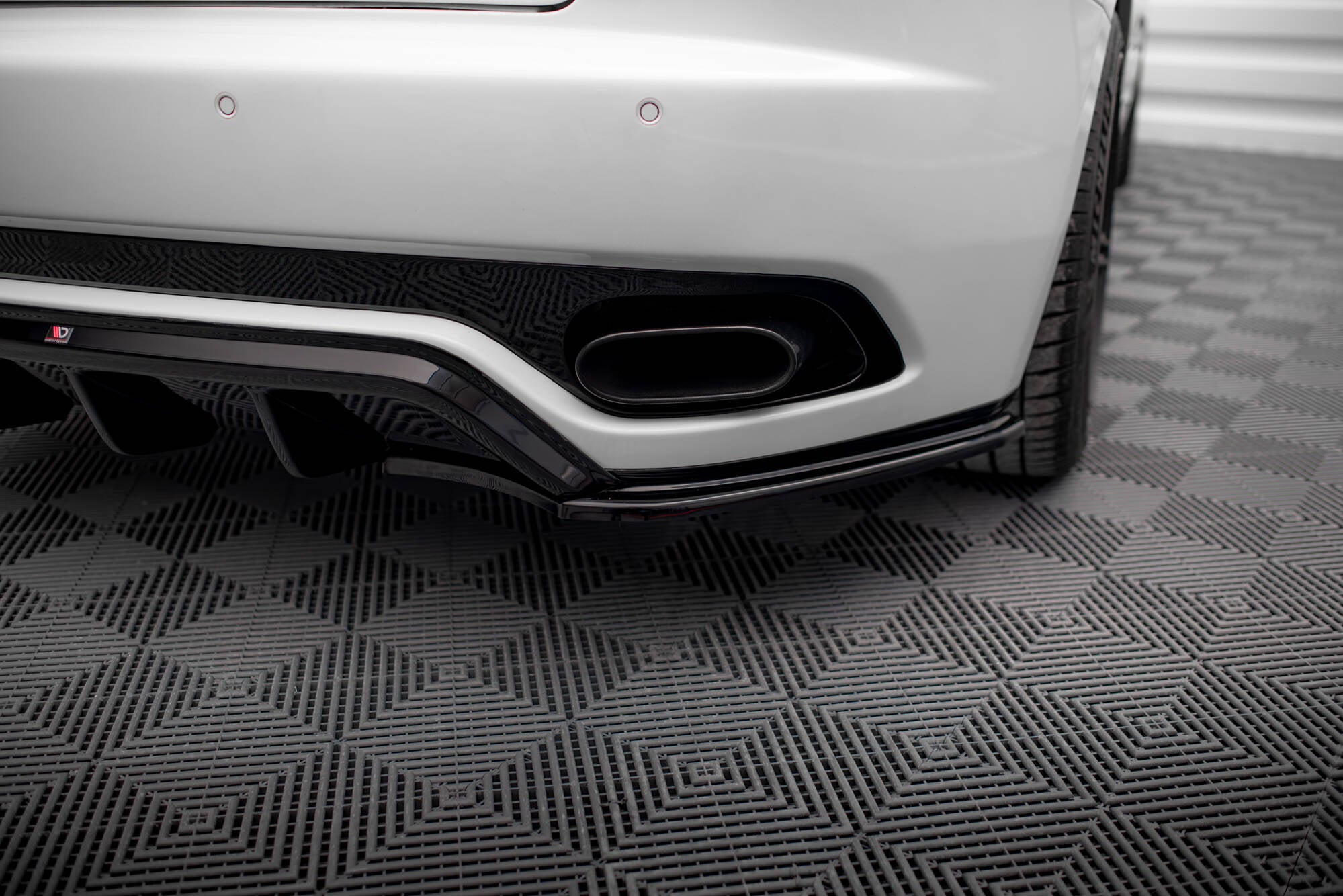 Maxton Design Heck Ansatz Flaps Diffusor V.2 passend für Maserati Granturismo Mk1 schwarz Hochglanz