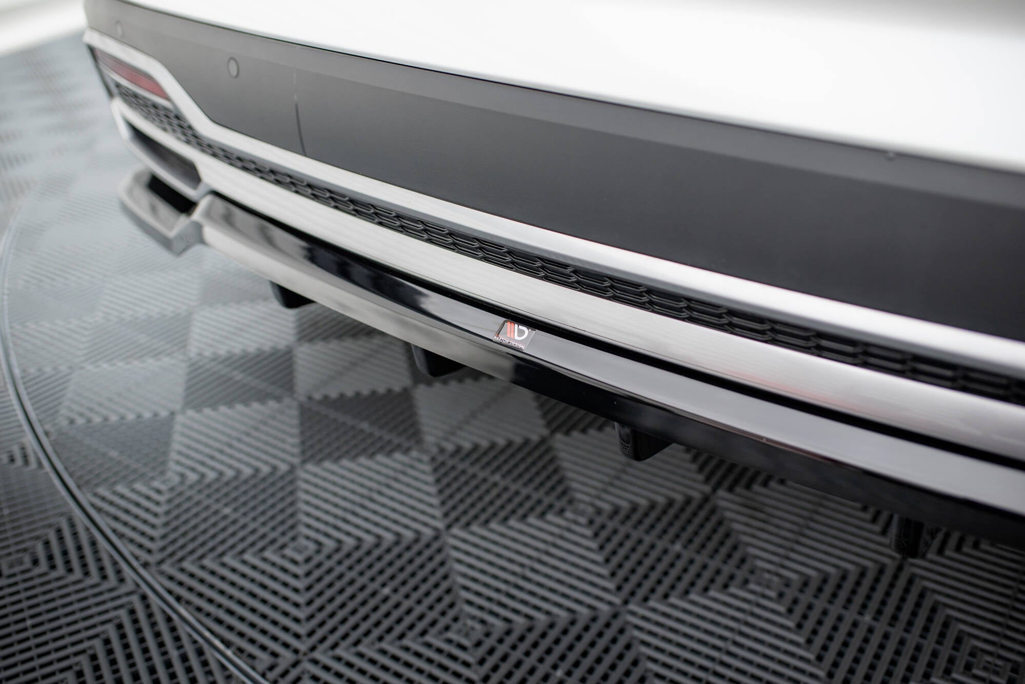Maxton Design Street+ Mittlerer Diffusor RACE passend für Kia Sorento Mk4 schwarz Hochglanz