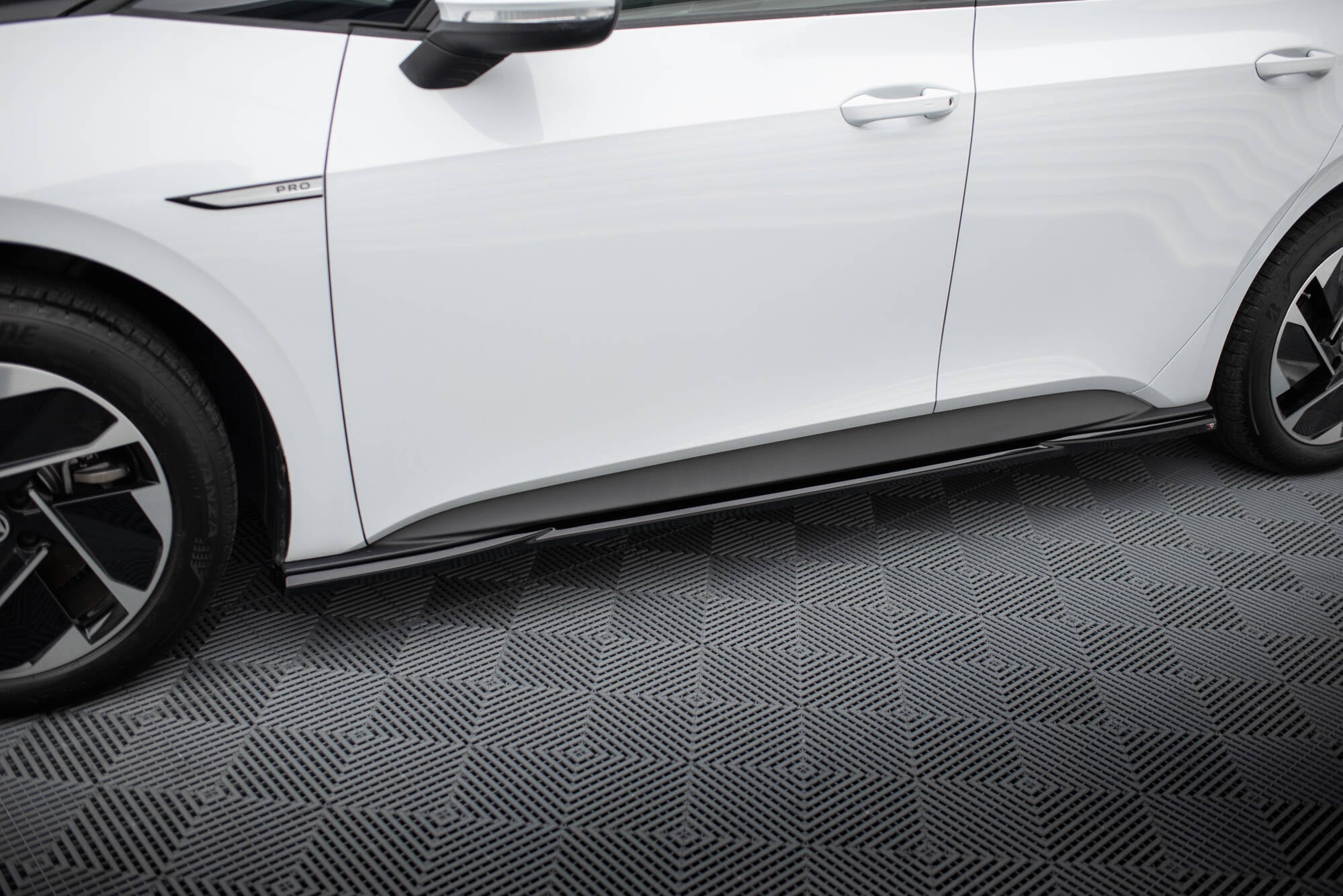 Maxton Design Street+ Seitenschweller Leisten passend für VW ID.3 Mk1 schwarz Hochglanz