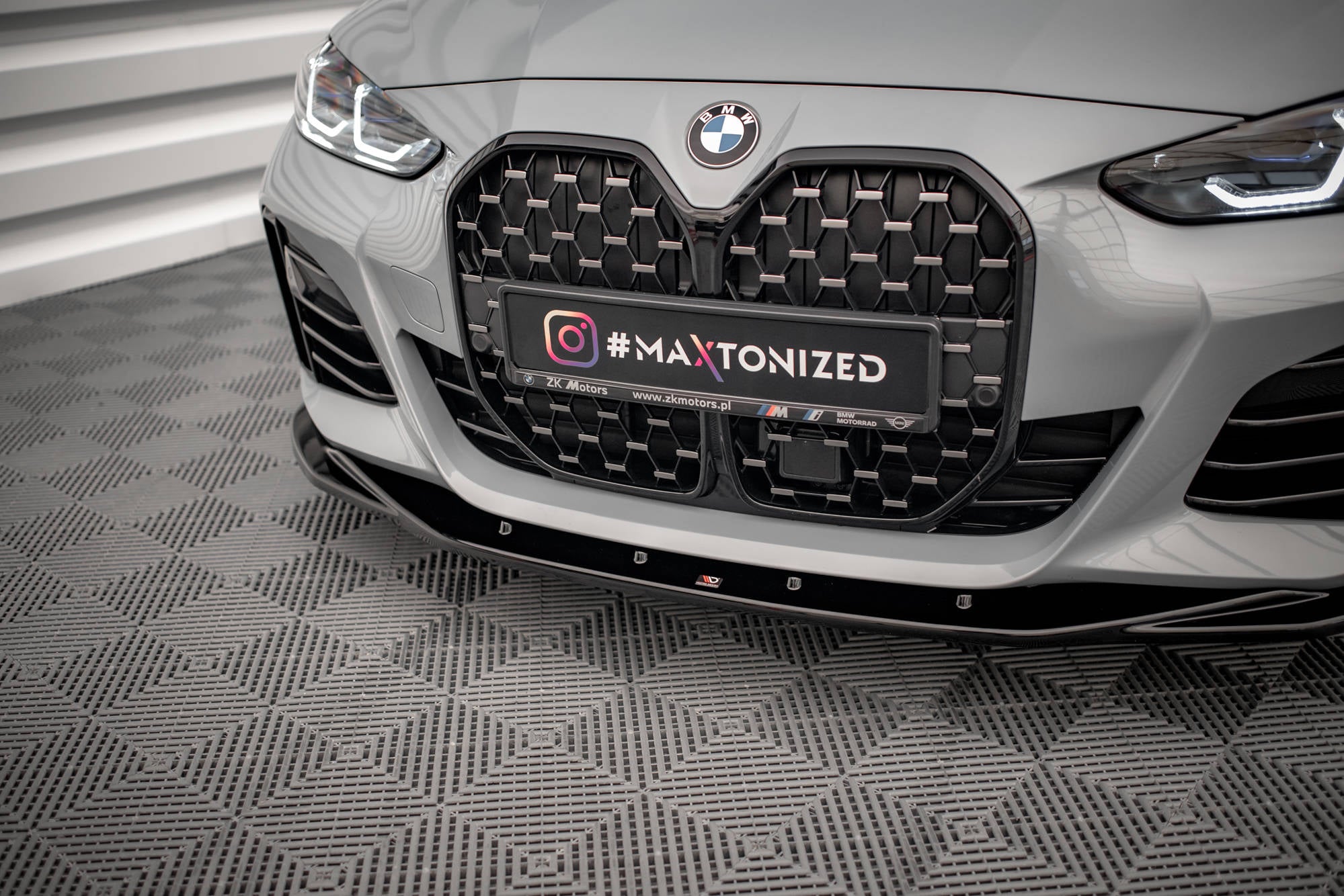 Maxton Design Street+ Spoilerlippe Front Ansatz V.3 passend für BMW 4er / i4 Gran Coupe M-Paket / M440i G26 schwarz Hochglanz
