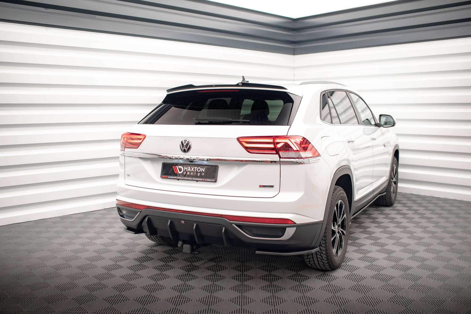 Maxton Design Spoiler CAP passend für VW Atlas Cross Sport schwarz Hochglanz