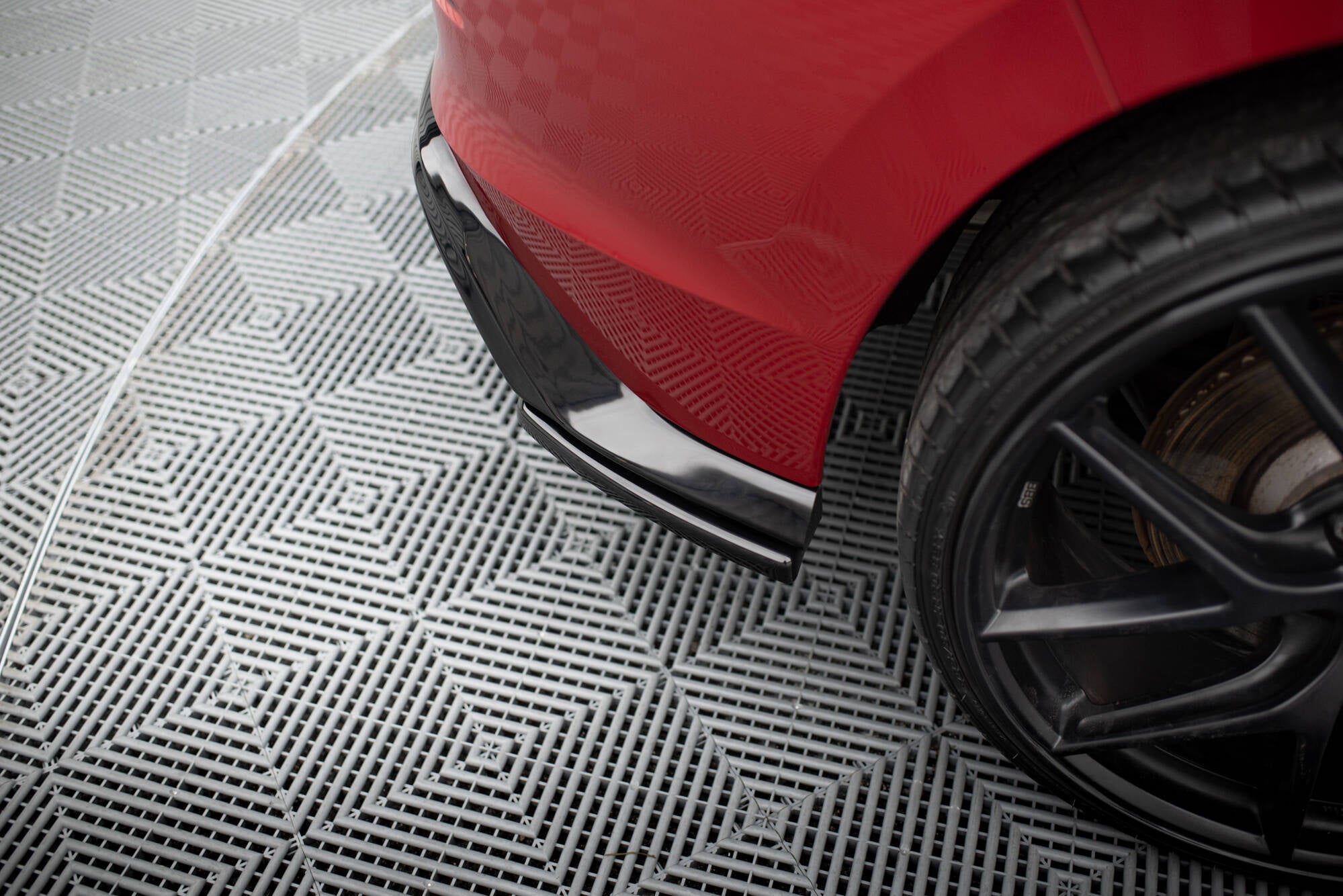 Maxton Design Heck Ansatz Flaps Diffusor V.3 passend für VW Golf GTI Mk8 schwarz Hochglanz