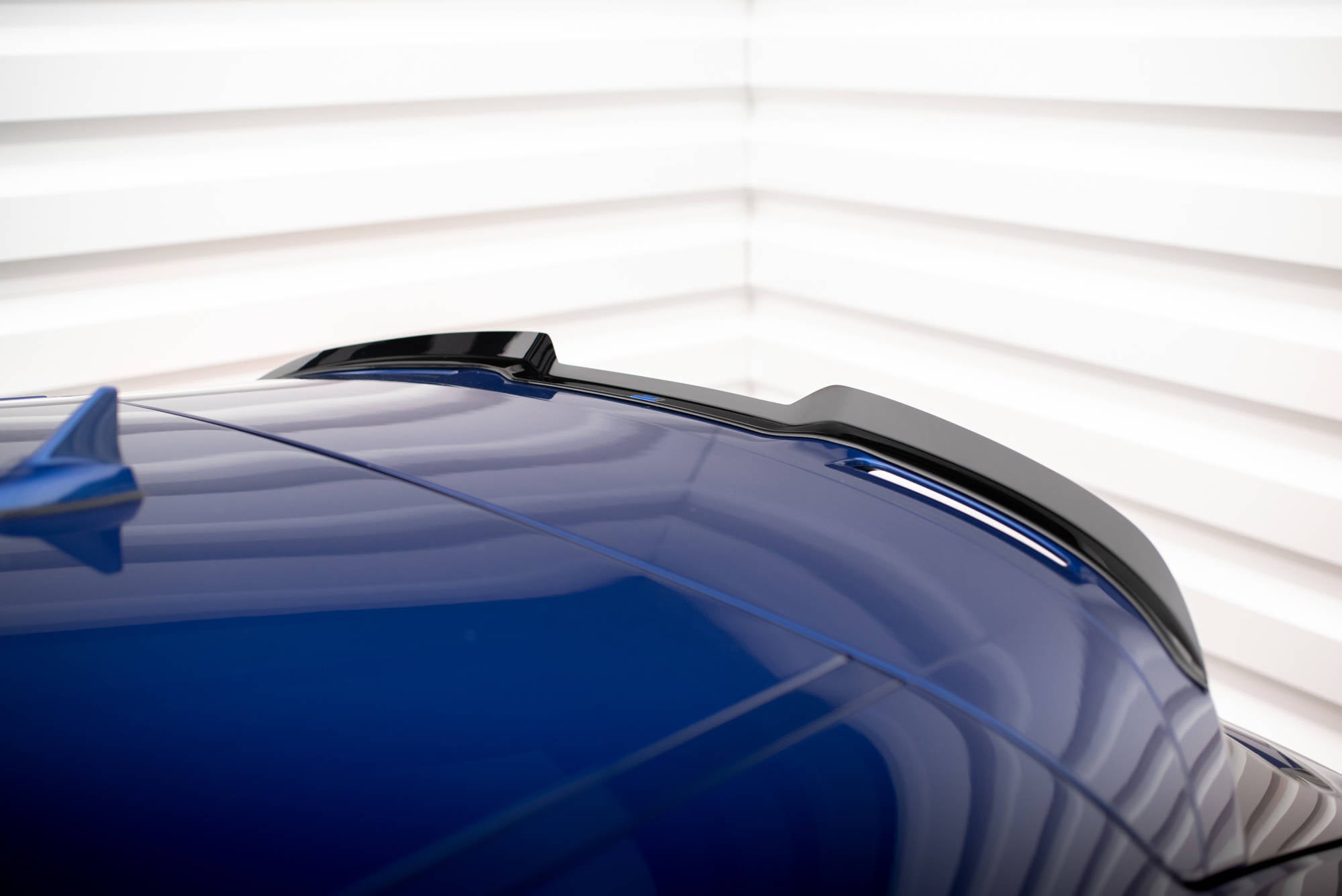 Maxton Design Spoiler CAP passend für Maserati Levante Mk1 schwarz Hochglanz