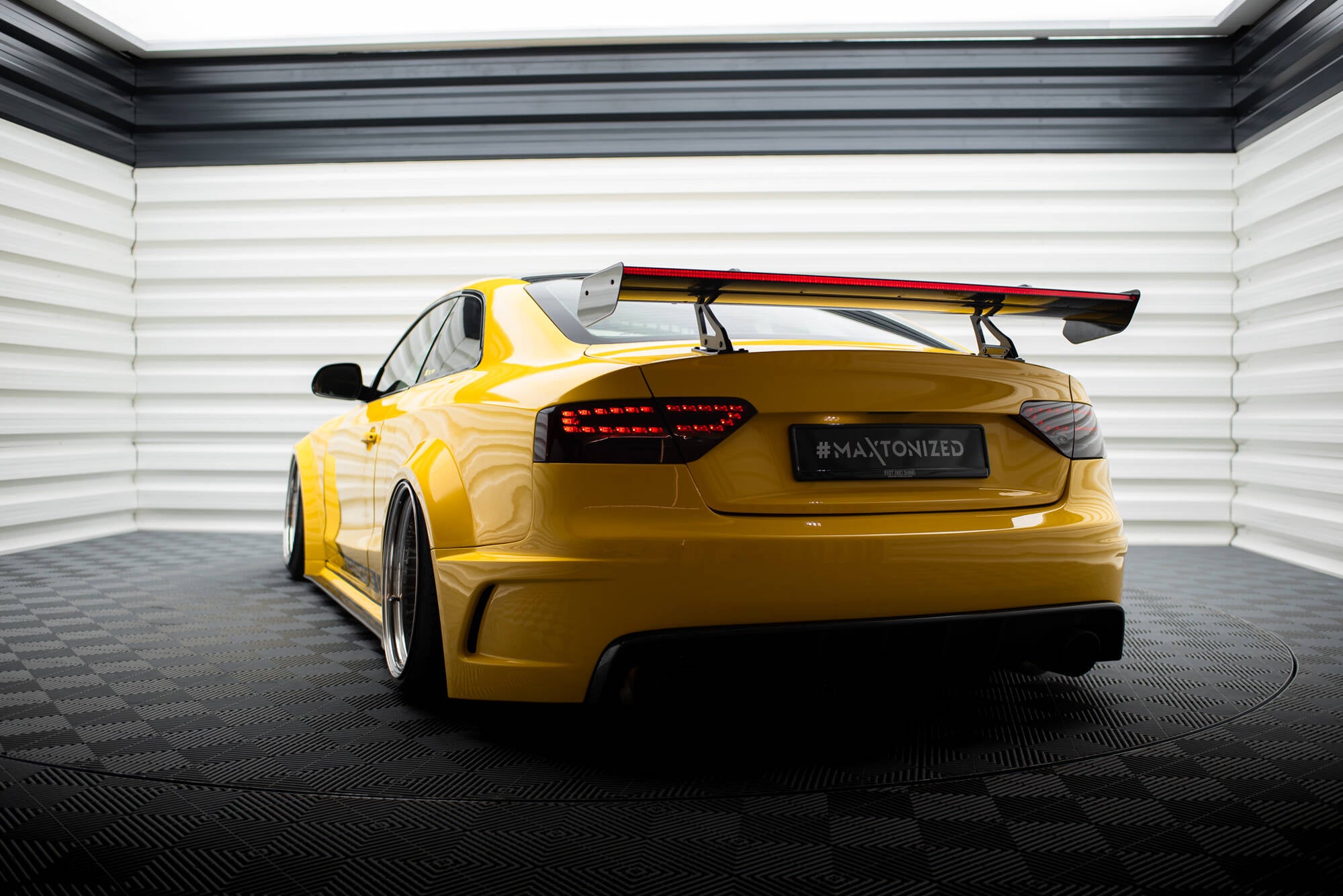 Maxton Design Carbon Spoiler With Upper Swan Mounting + LED Audi A5 Coupe 8T für Audi A5 / S5 / RS5