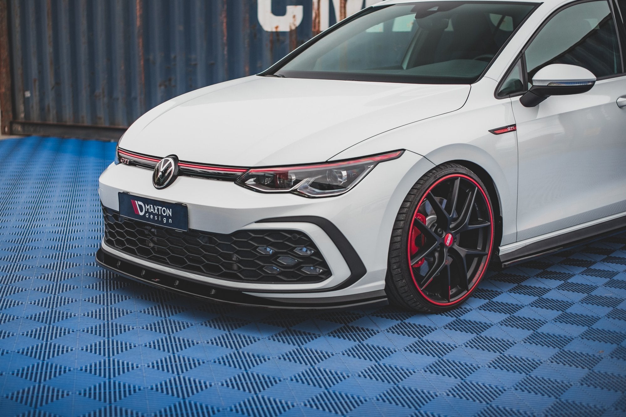 Maxton Design Street+ Spoilerlippe Front Ansatz passend für VW Golf GTI / GTE / GTD / R-Line Mk8 schwarz Hochglanz