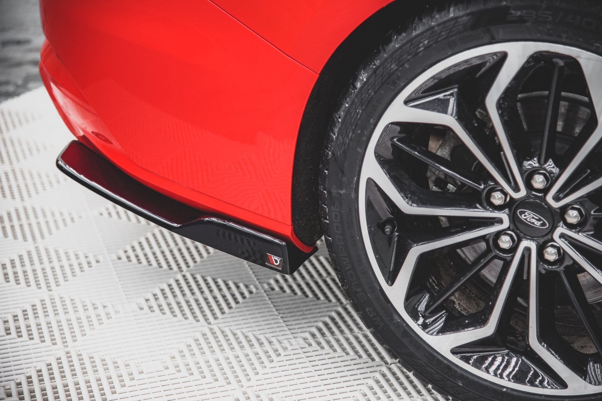 Maxton Design Heck Ansatz Flaps Diffusor V.2 passend für Ford Focus ST-Line Kombi Mk4 schwarz Hochglanz