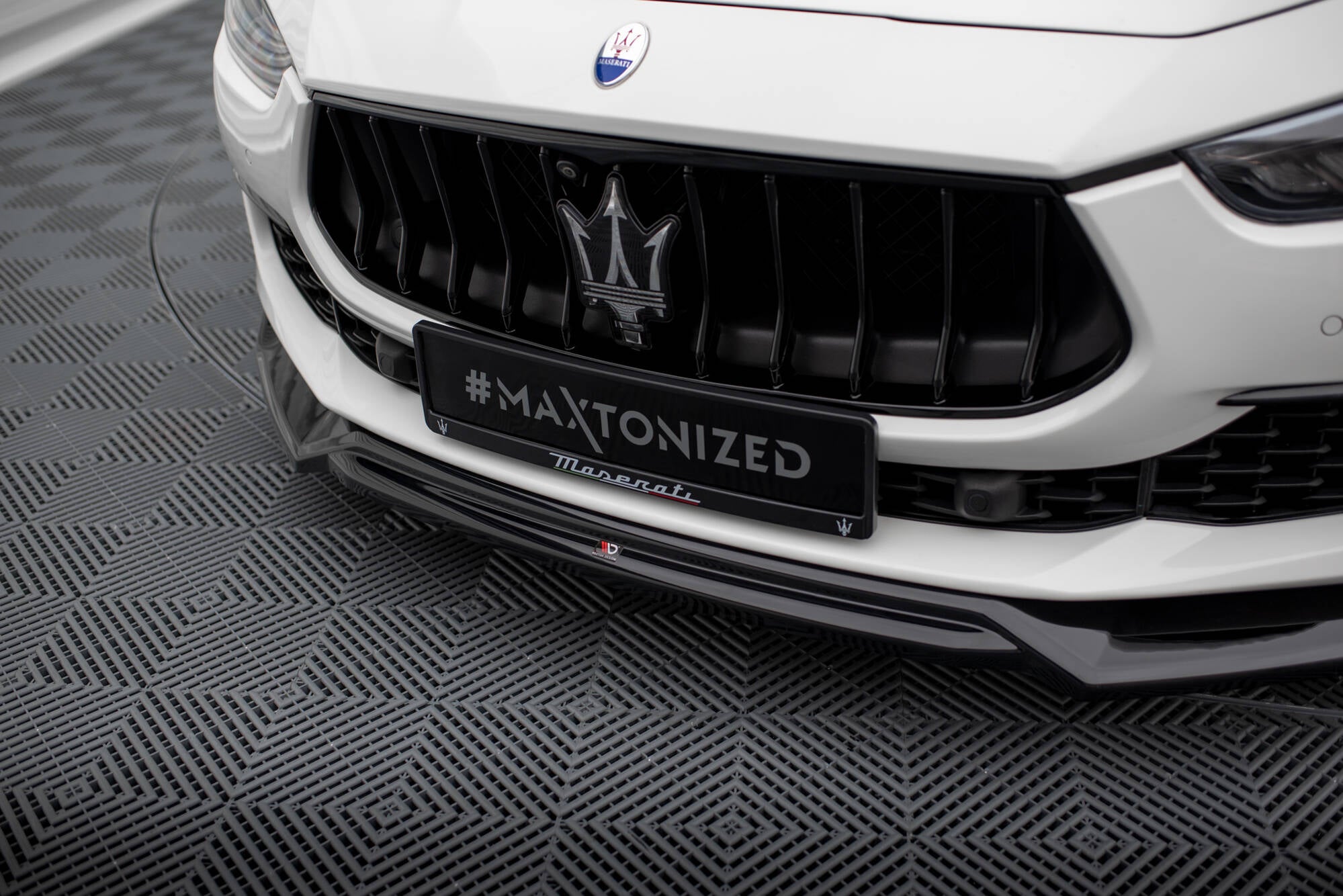 Maxton Design Street+ Spoilerlippe Front Ansatz V.2 passend für Maserati Ghibli Mk3 Facelift schwarz Hochglanz