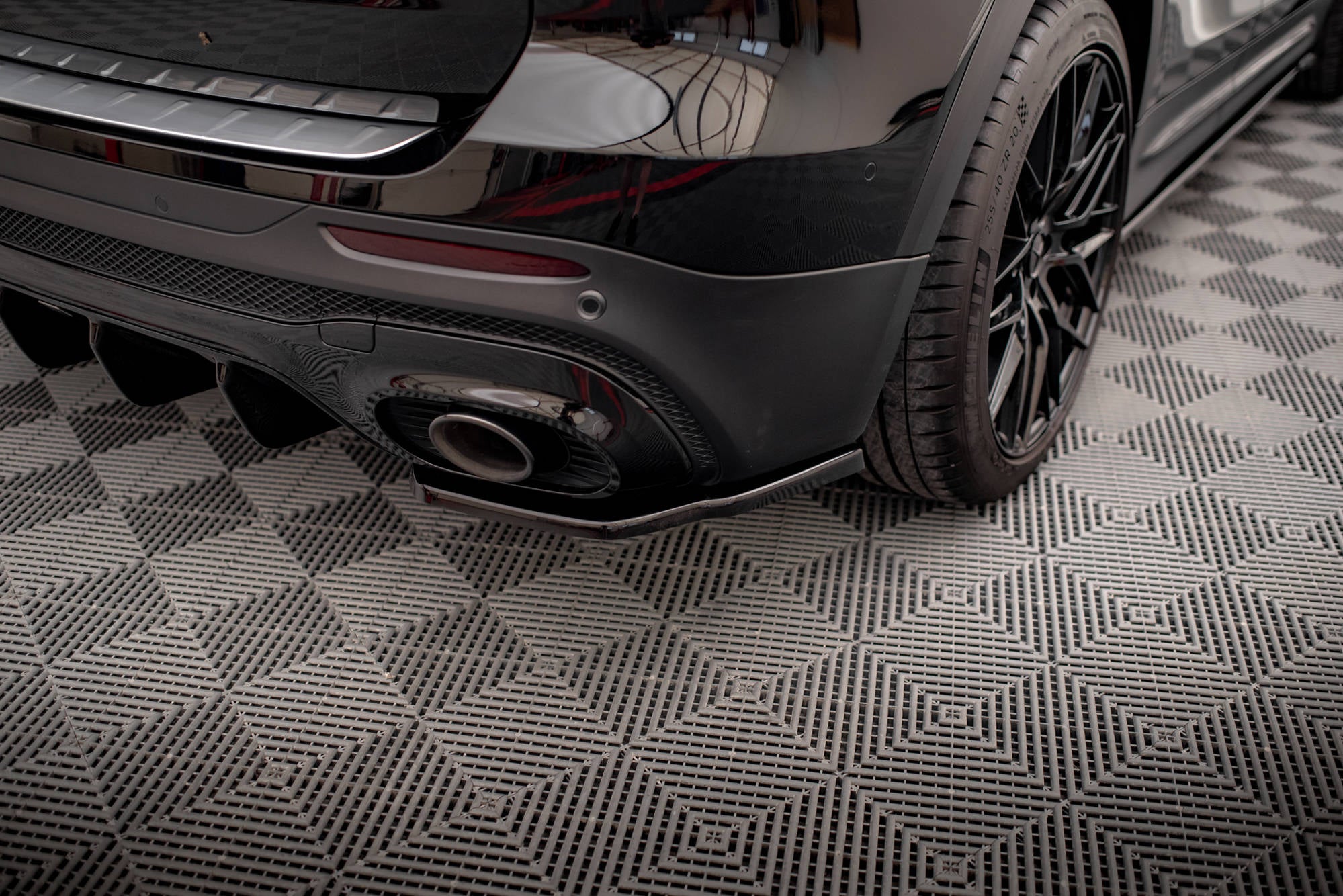 Maxton Design Heck Ansatz Flaps Diffusor passend für Mercedes-AMG GLB 35 / AMG-Line X247 schwarz Hochglanz