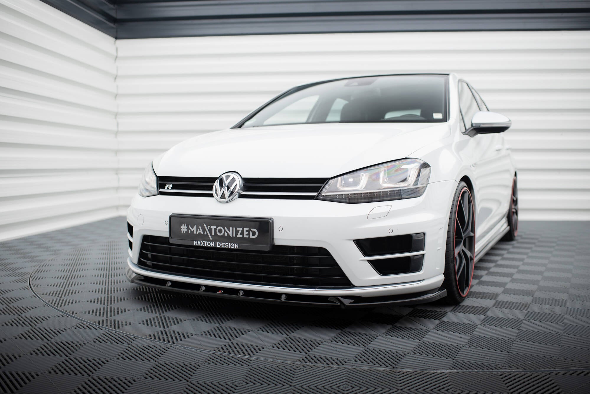 Maxton Design Street+ Spoilerlippe Front Ansatz V.5 passend für VW Golf R / R-Line Mk7 schwarz Hochglanz