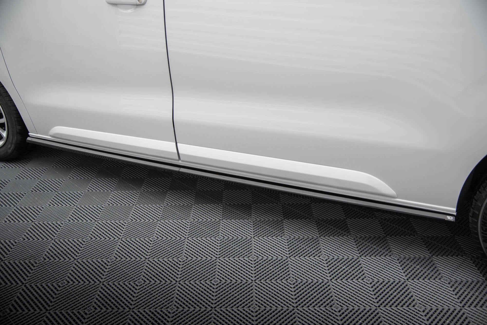 Maxton Design Street+ Seitenschweller Leisten passend für Peugeot Expert l2 /l3 Mk3 schwarz Hochglanz