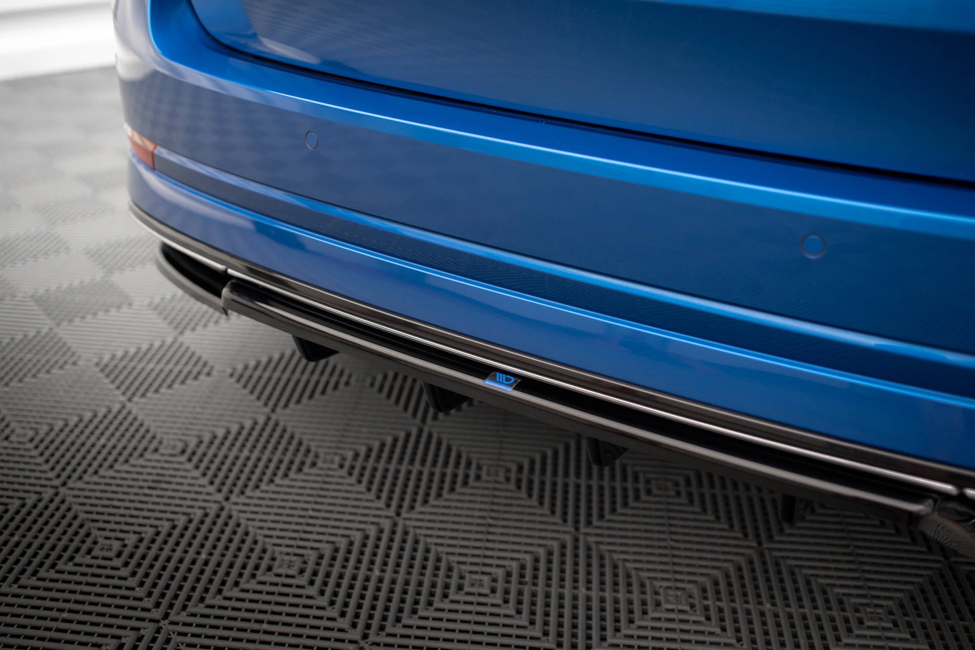 Maxton Design Street+ Mittlerer Diffusor RACE passend für Skoda Octavia Sportline Mk4 schwarz Hochglanz