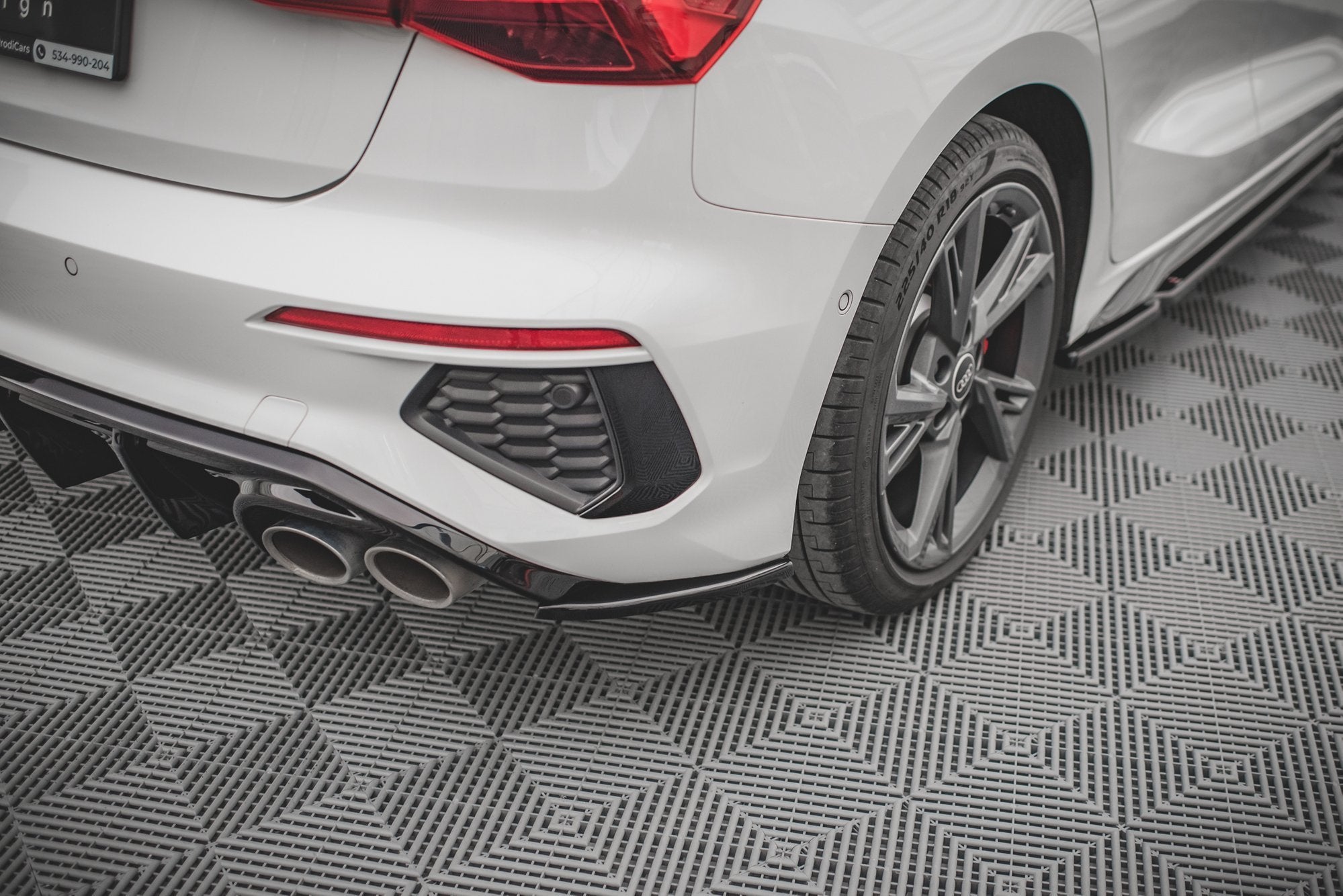 Maxton Design Heck Ansatz Flaps Diffusor V.2 für Audi S3 Sportback 8Y Carbon Look