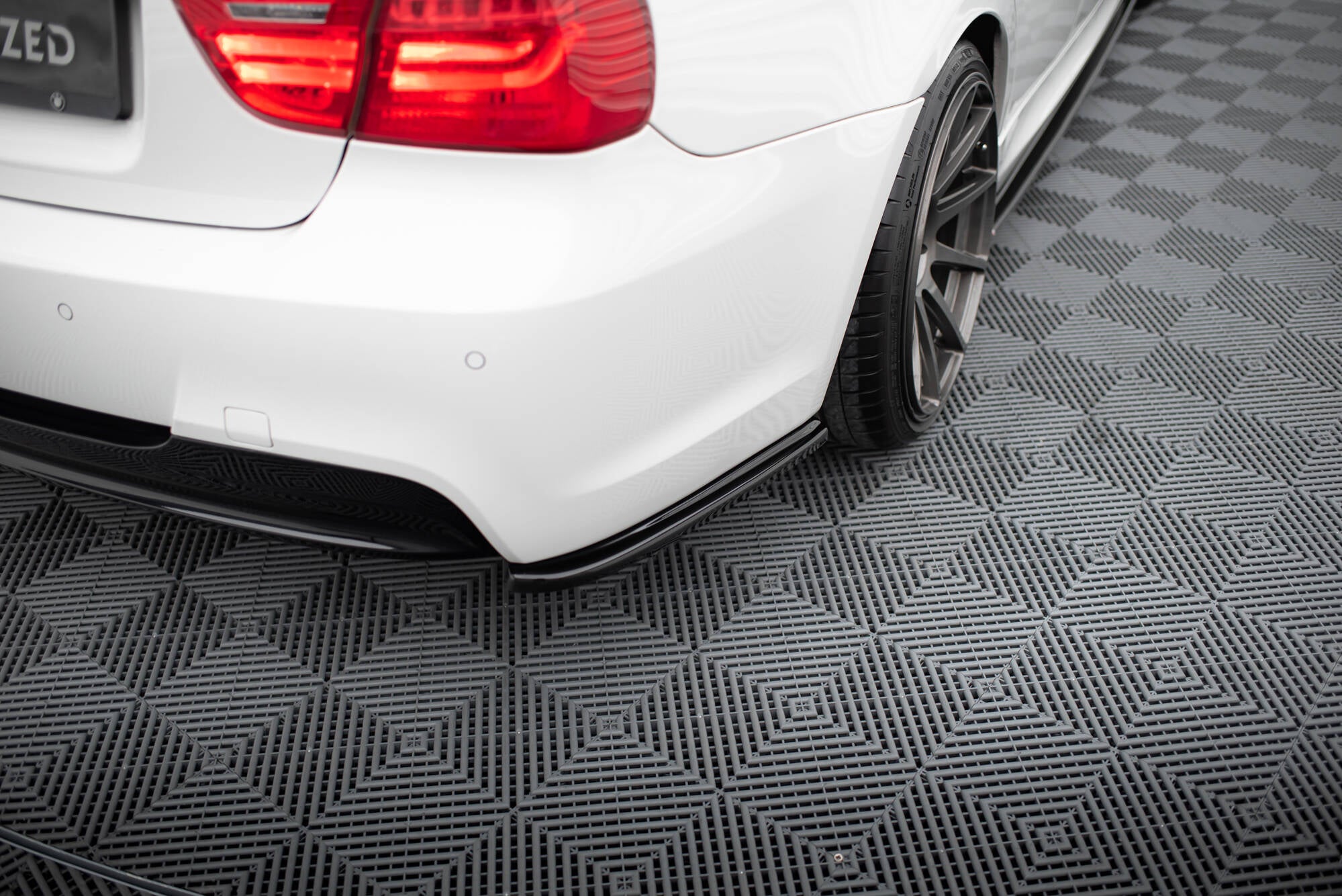 Maxton Design Heck Ansatz Flaps Diffusor passend für BMW 3er E90 M Paket schwarz Hochglanz