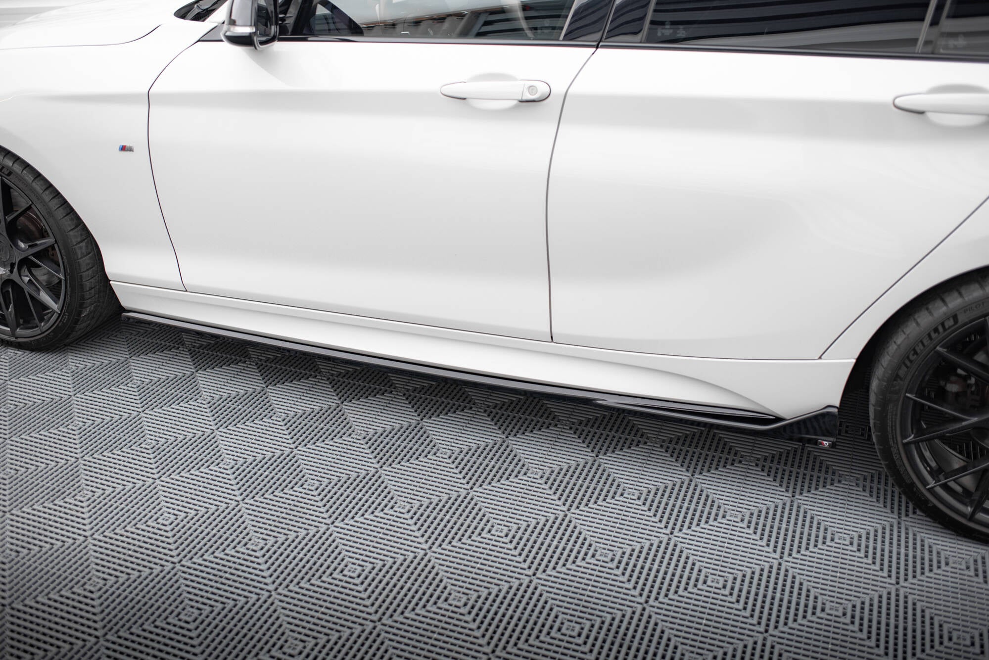 Maxton Design Street+ Seitenschweller Leisten passend für V.3 passend für CSL Look BMW 1er M-Paket / M140i F20 Facelift schwarz Hochglanz