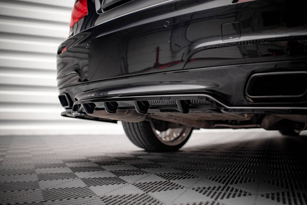 Maxton Design Street+ Mittlerer Diffusor RACE passend für BMW 7 M-Paket F01 schwarz Hochglanz