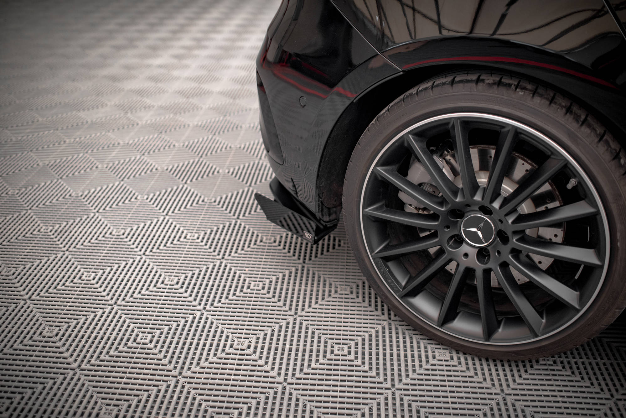 Maxton Design Hintere Seiten Flaps passend für Mercedes A35 AMG Hatchback Aero Pack W177 schwarz Hochglanz