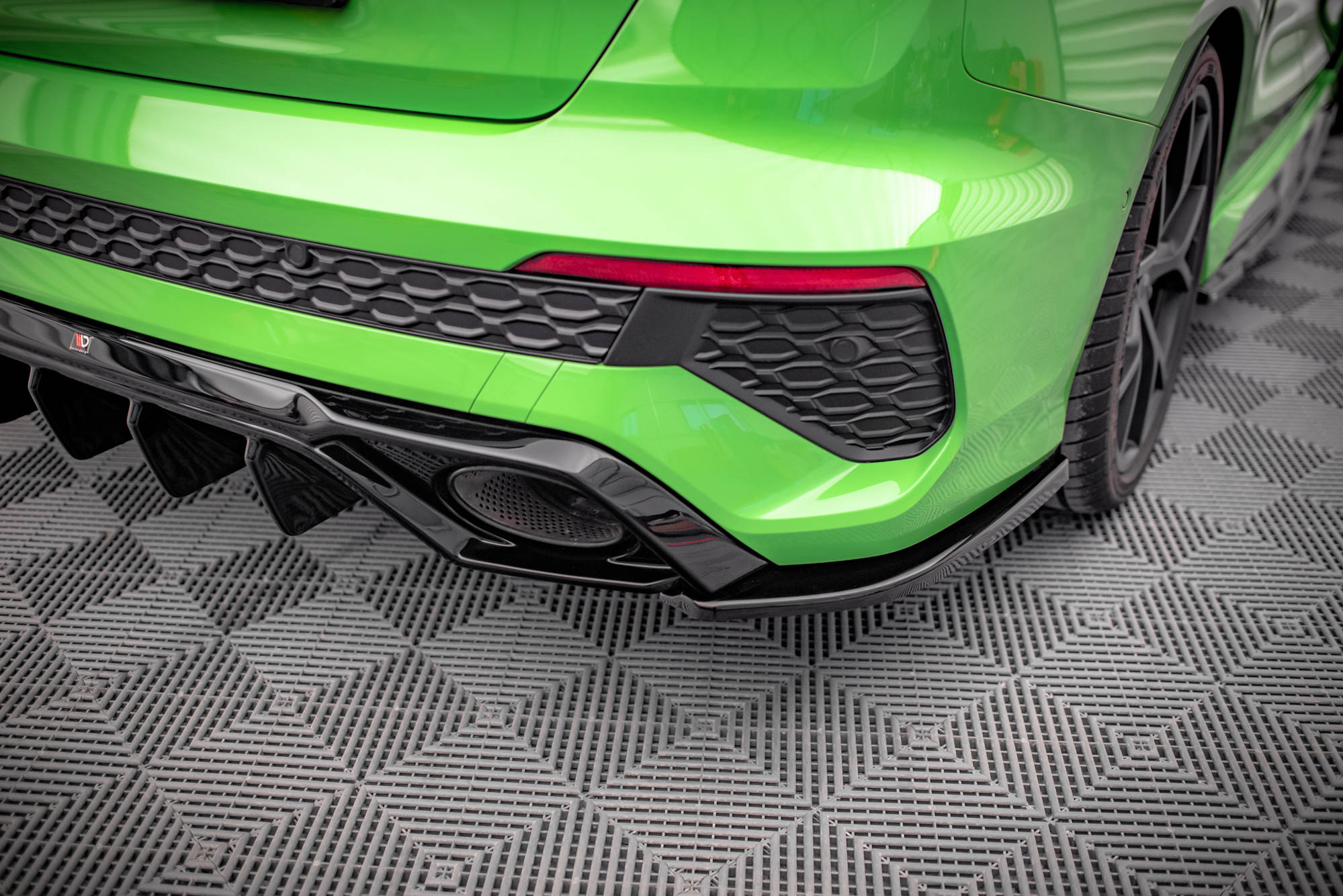Maxton Design Heck Ansatz Flaps Diffusor passend für Audi RS3 Limousine 8Y schwarz Hochglanz