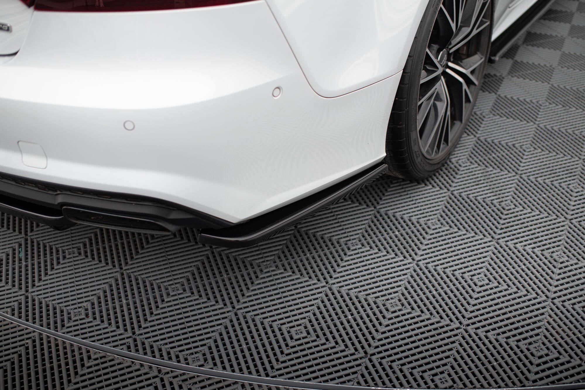 Maxton Design Heck Ansatz Flaps Diffusor V.3 passend für Mercedes-Benz V-Klasse AMG-Line W447 Facelift schwarz Hochglanz