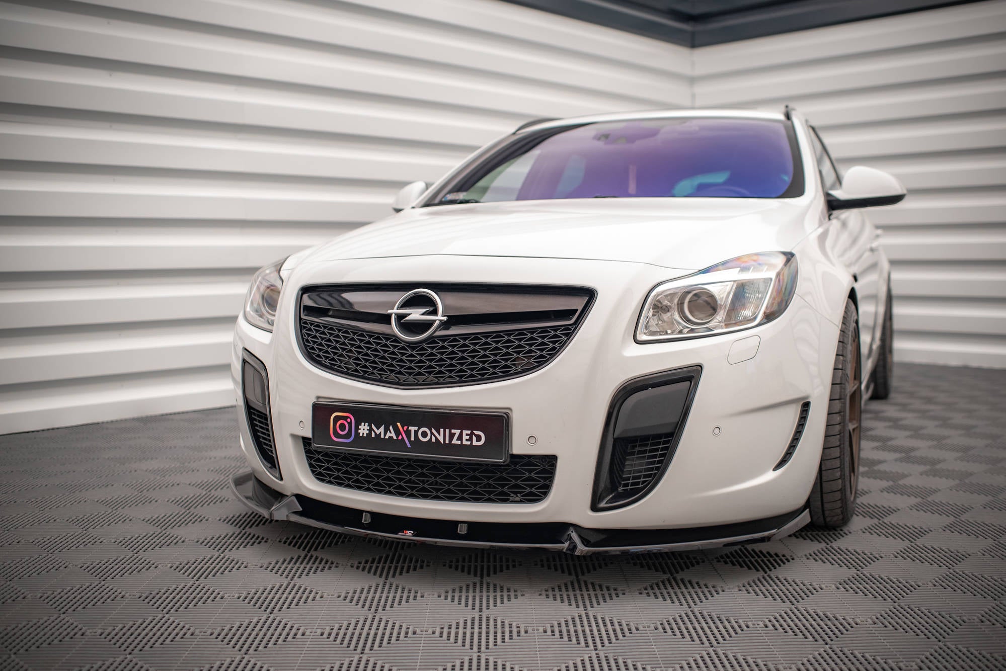 Maxton Design Street+ Spoilerlippe Front Ansatz V.2 passend für Opel Insignia OPC Mk1 schwarz Hochglanz