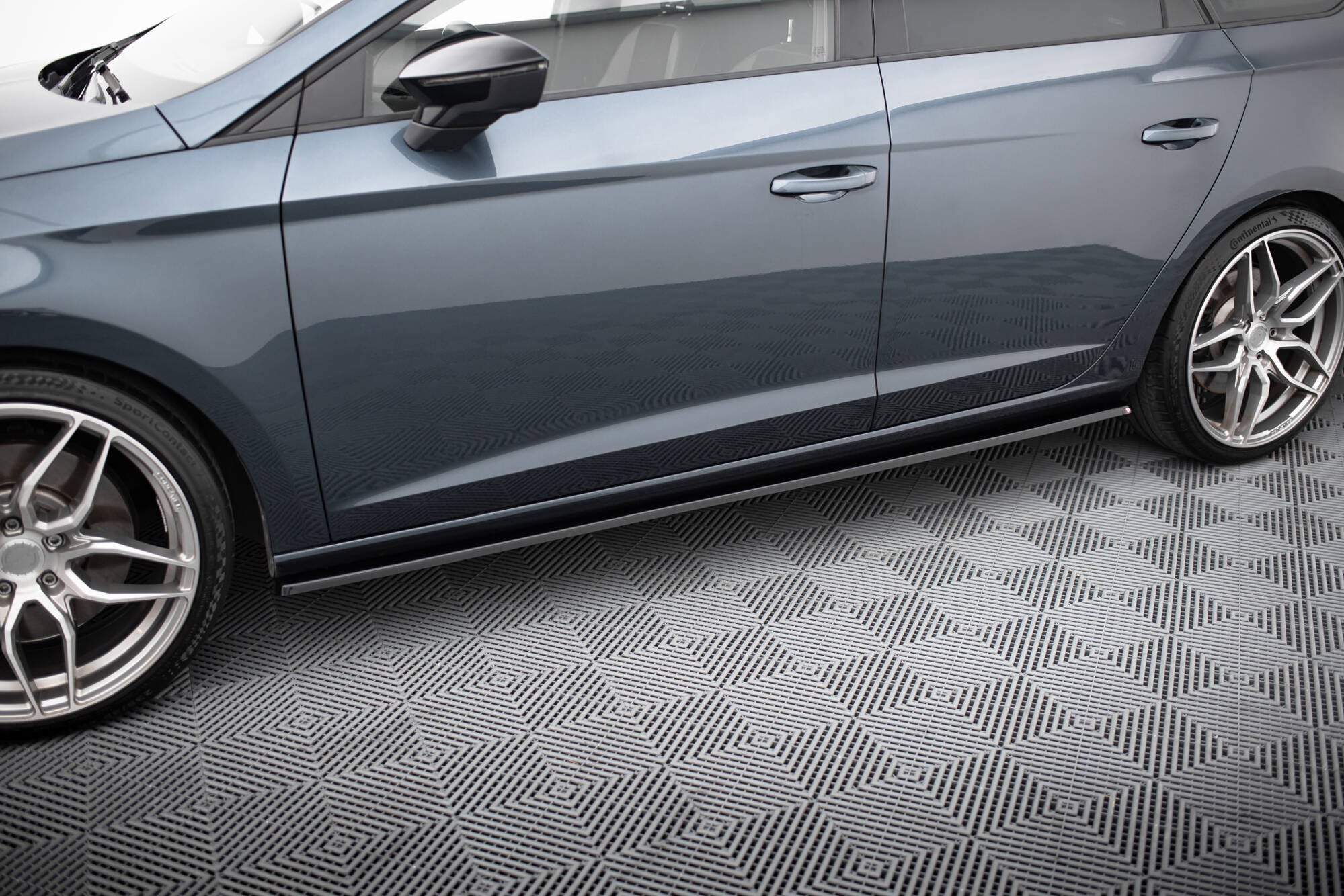 Maxton Design Street+ Seitenschweller Leisten V.2 passend für Seat Leon Mk3 Cupra/ FR Facelift schwarz Hochglanz