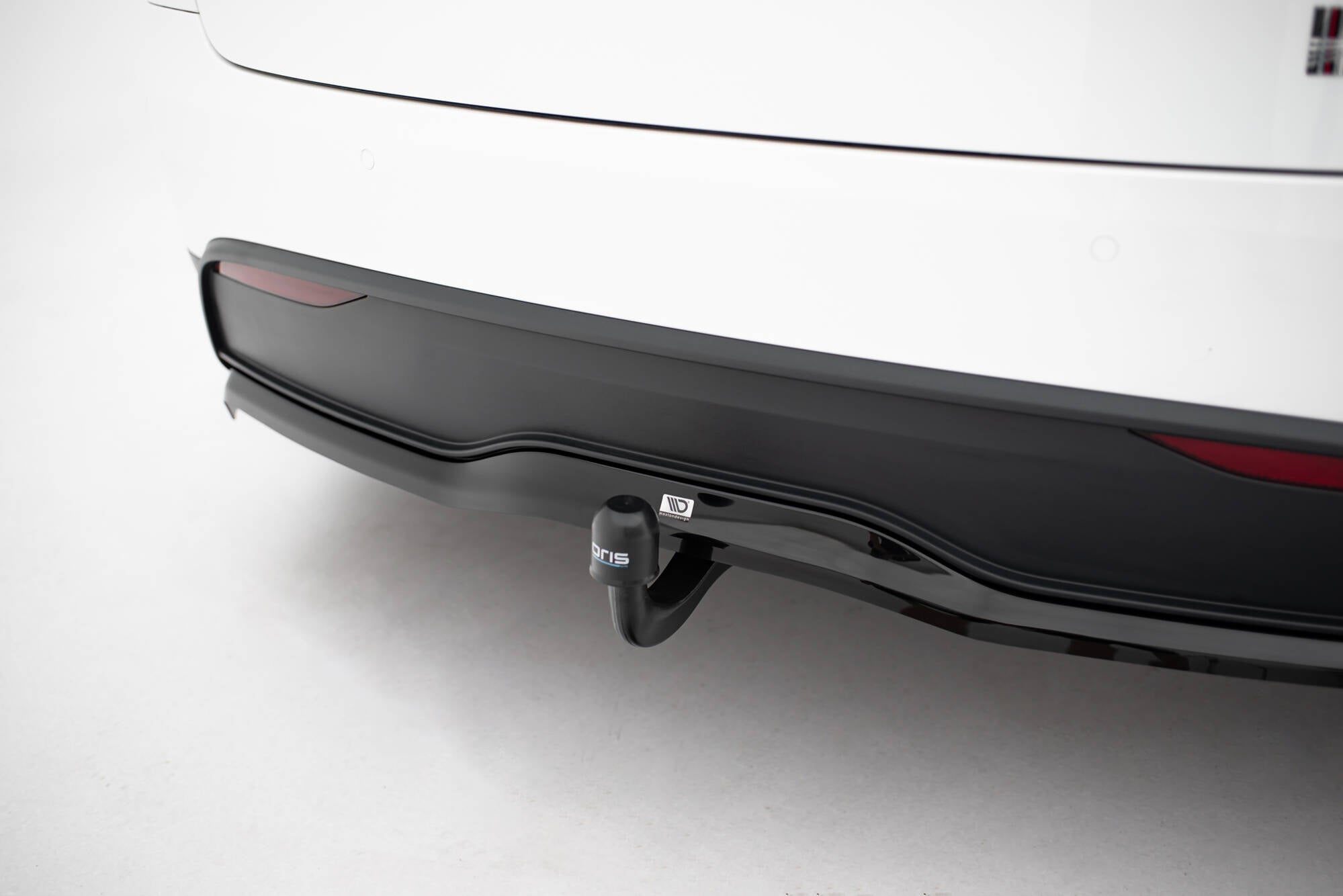 Maxton Design Street+ Mittlerer Diffusor RACE V.2 passend für Tesla Model X Mk1 Facelift schwarz Hochglanz