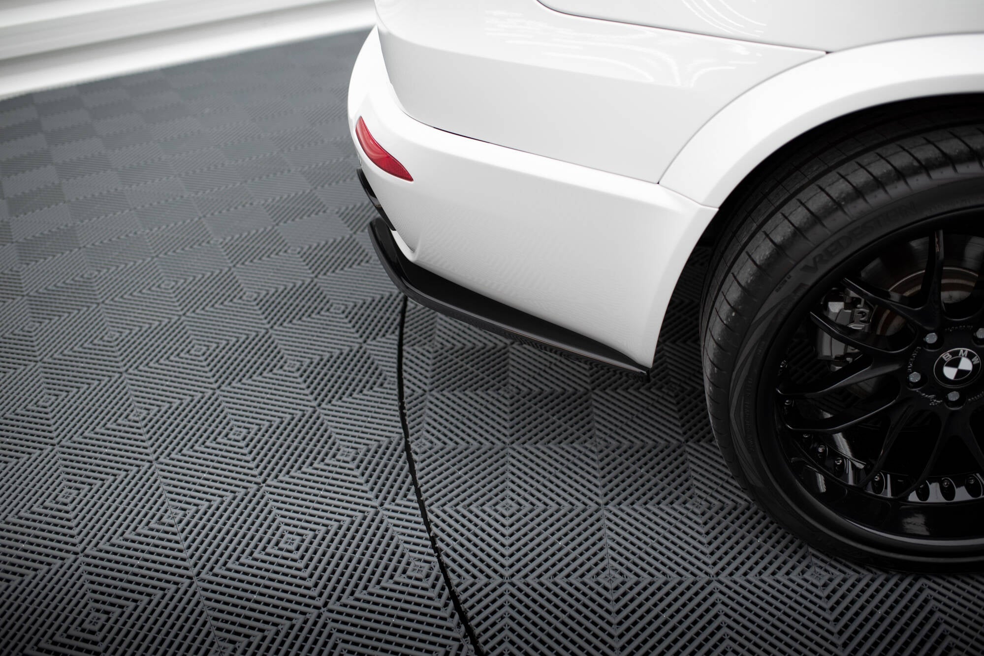 Maxton Design Heck Ansatz Flaps Diffusor passend für BMW X5 E70 Facelift M Paket schwarz Hochglanz