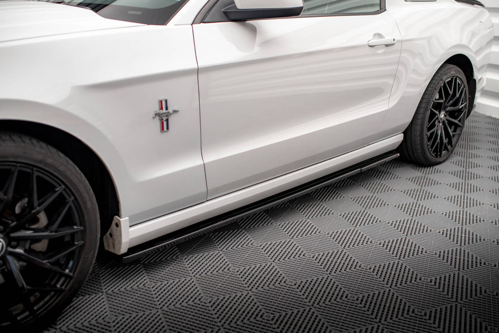 Maxton Design Street+ Seitenschweller Leisten passend für Ford Mustang Mk5 Facelift schwarz Hochglanz