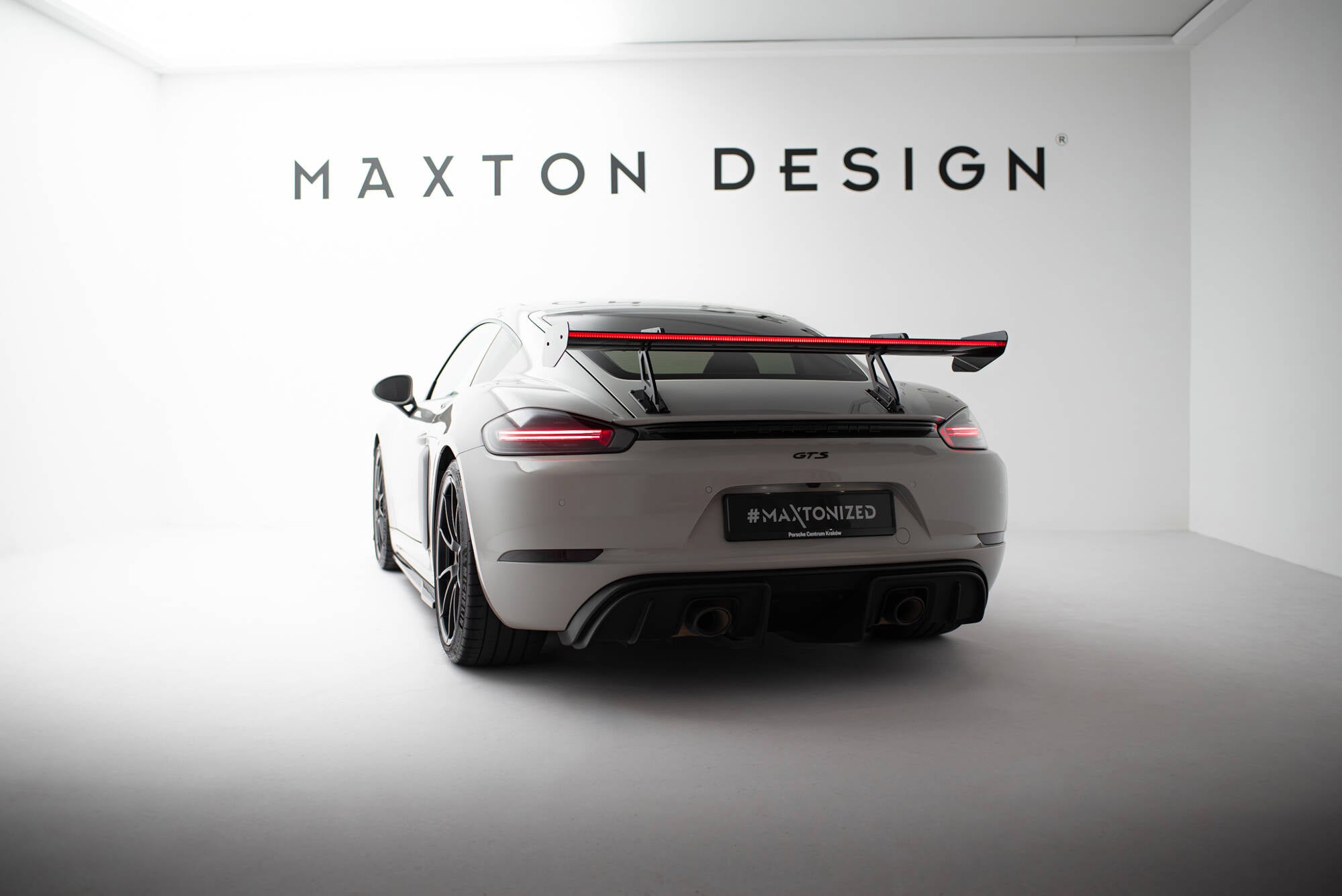 Maxton Design Carbon Spoiler With Upper Swan Mounting V.1 + LED Porsche 718 Cayman 982c für Porsche Cayman 982c