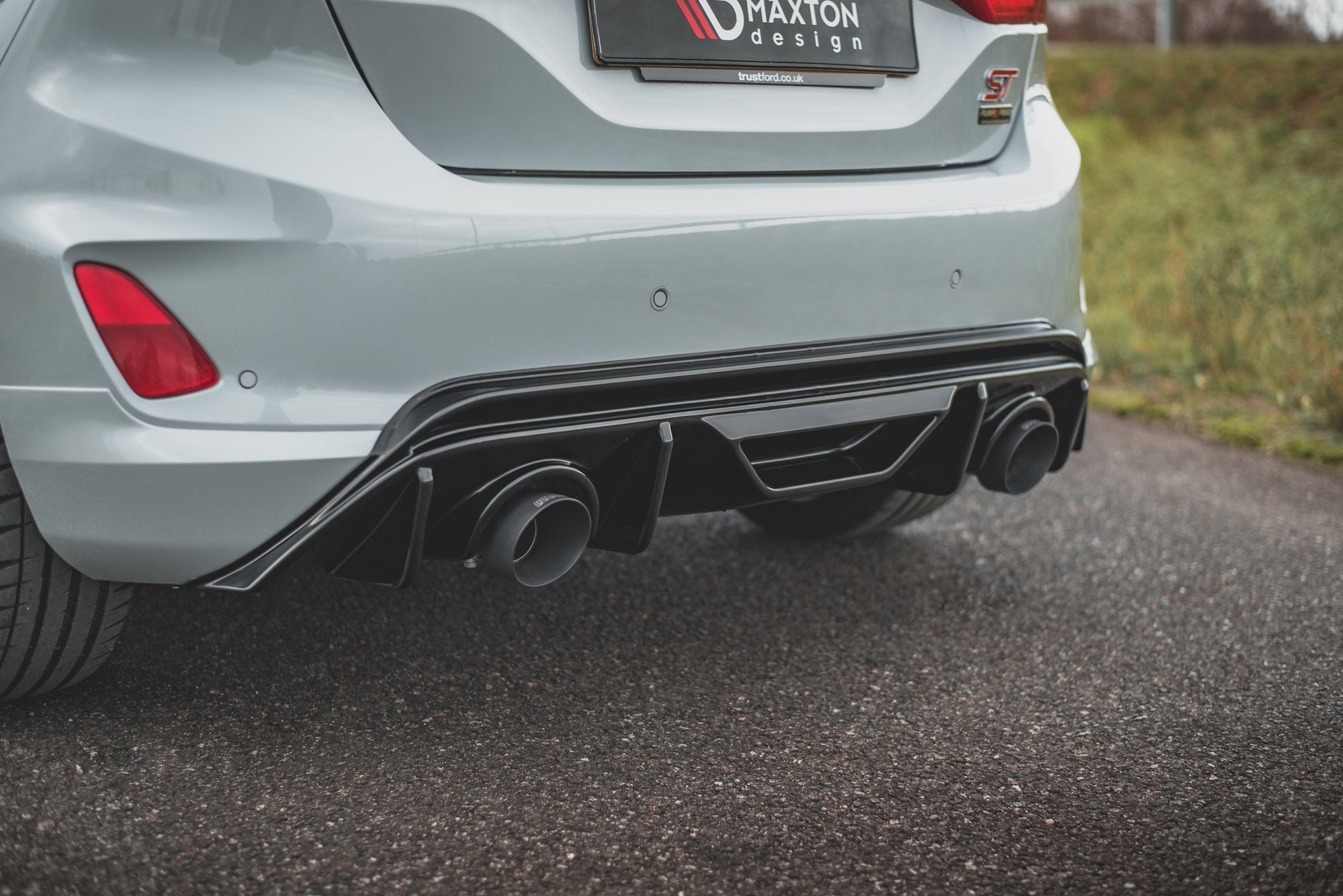 Maxton Design Diffusor Heck Ansatz passend für + Milltek Sport Auspuffverlängerung Ford Fiesta ST Mk8 + GPF System