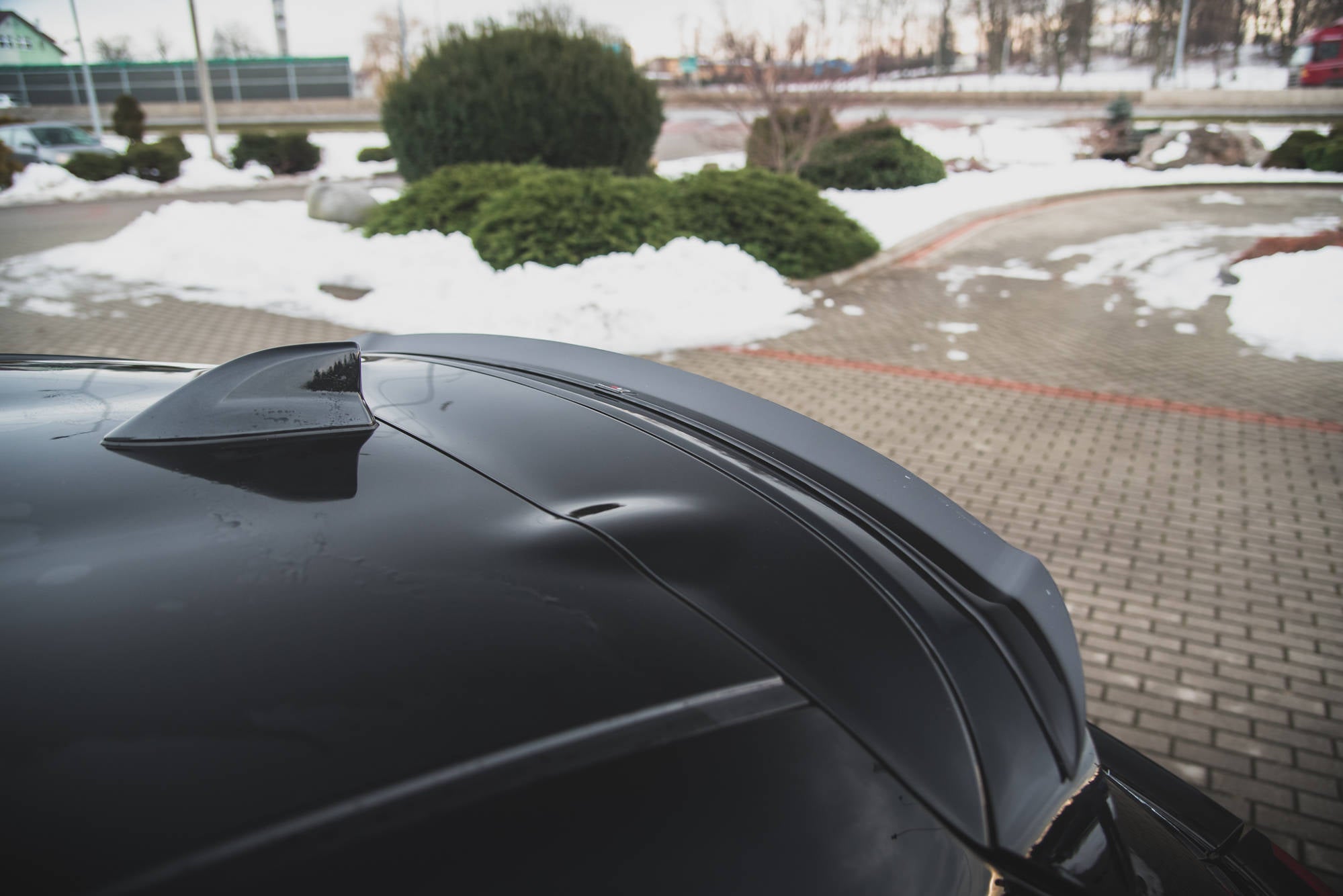 Maxton Design Spoiler CAP V.1 passend für Toyota Yaris Mk4 schwarz Hochglanz