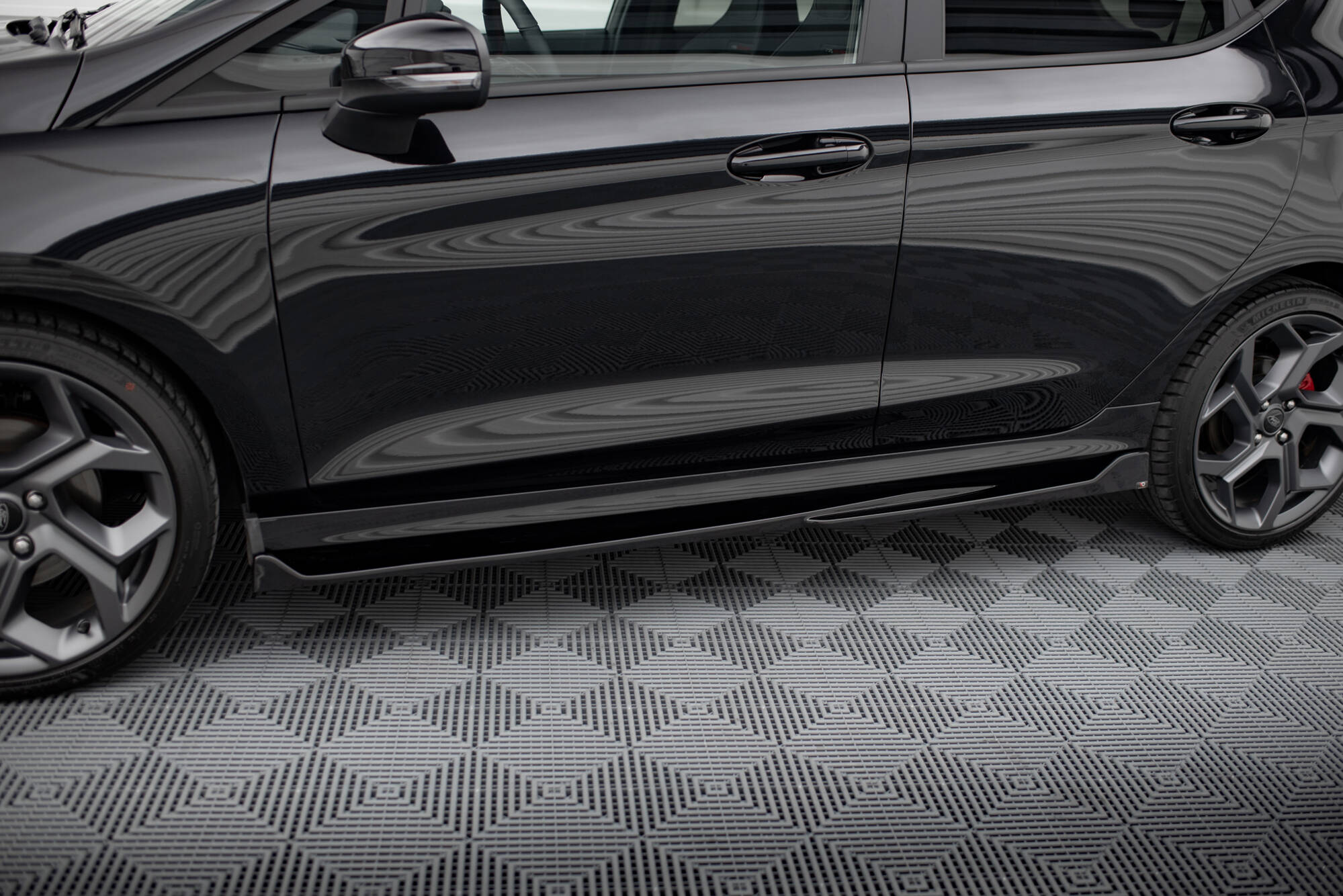 Maxton Design Street+ Seitenschweller Leisten passend für V.4 Ford Fiesta Mk8 ST / ST-Line schwarz Hochglanz