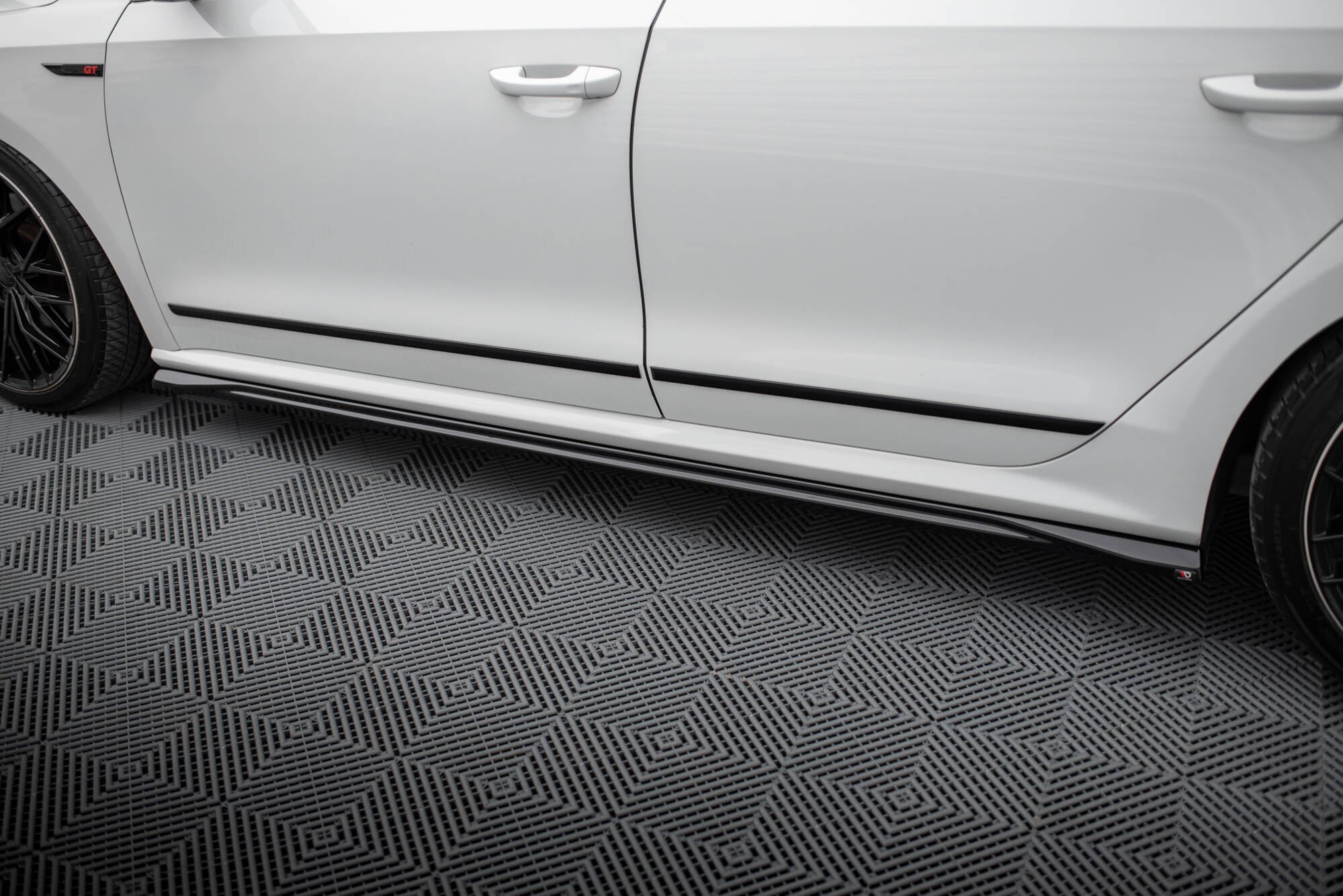 Maxton Design Street+ Seitenschweller Leisten passend für VW Passat GT B8 Facelift USA schwarz Hochglanz
