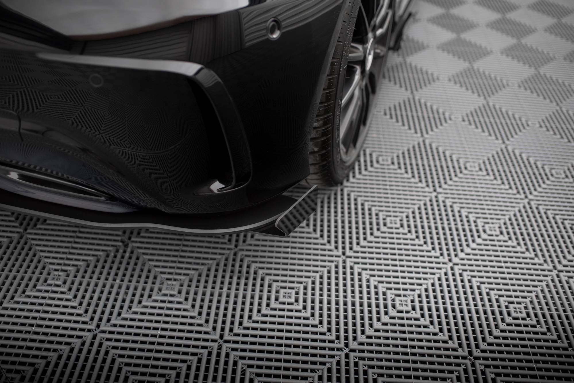 Maxton Design Hintere Seiten Flaps passend für Mercedes-Benz A AMG-Line W176 Facelift schwarz Hochglanz