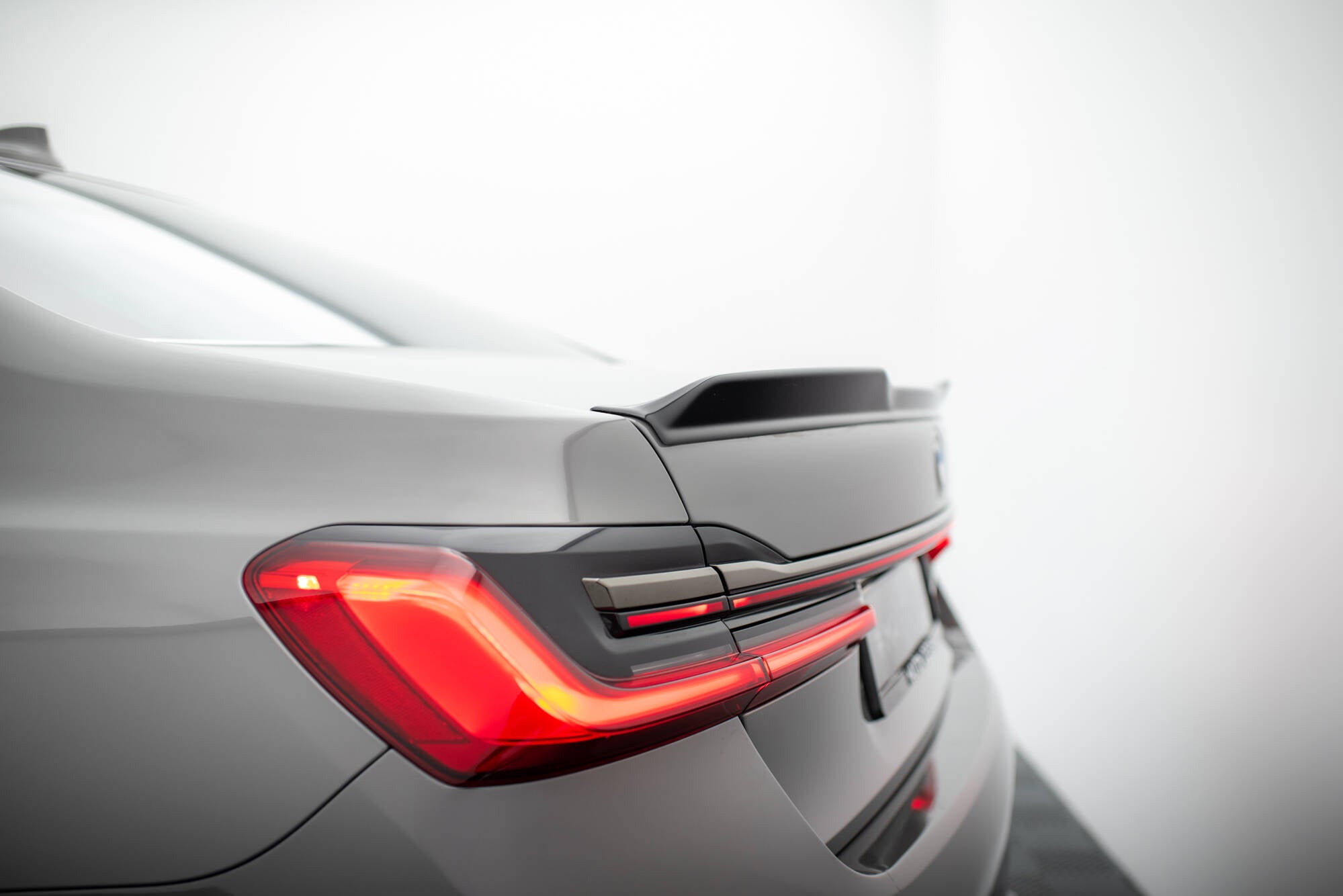 Maxton Design Spoiler CAP 3D passend für BMW 7 G11 / G12 schwarz Hochglanz