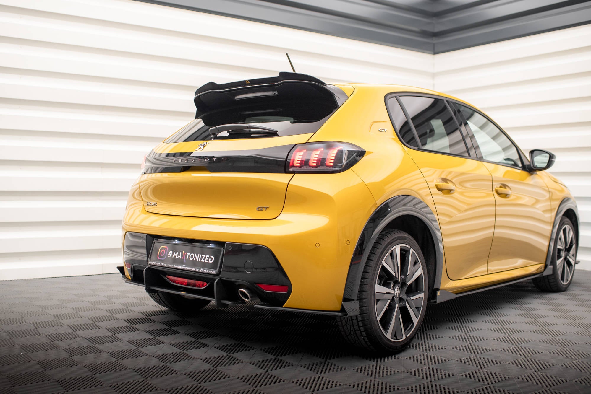 Maxton Design Hintere Seiten Flaps passend für Peugeot 208 GT Mk2 schwarz Hochglanz