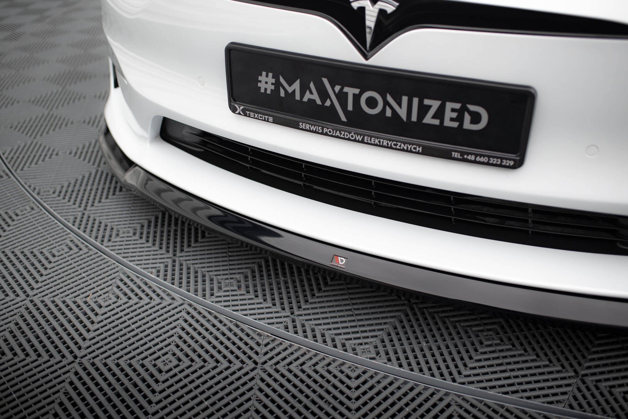 Maxton Design Street+ Spoilerlippe Front Ansatz V.2 passend für Tesla Model S Plaid Mk1 Facelift schwarz Hochglanz