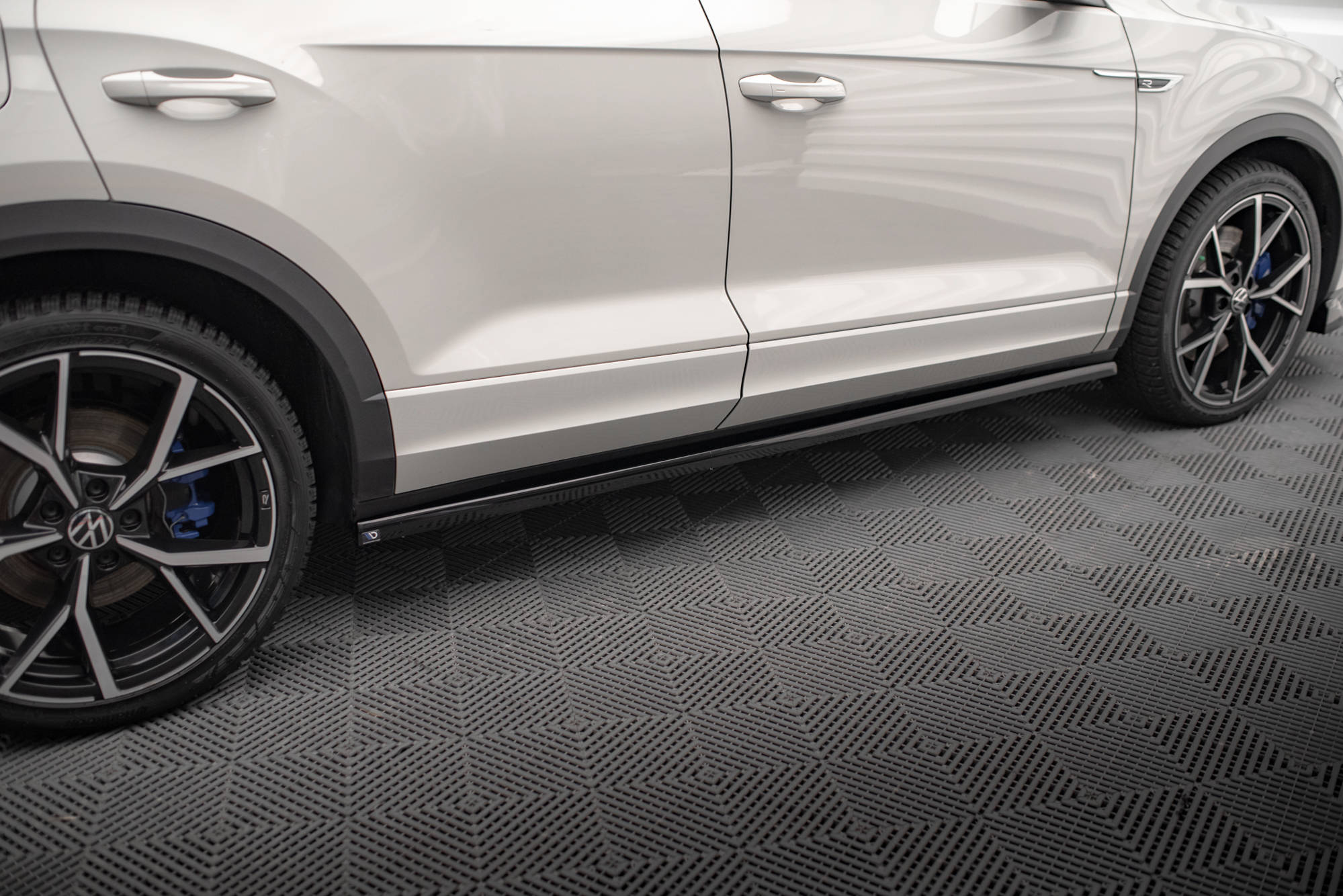 Maxton Design Street+ Seitenschweller Leisten passend für VW T-Roc R / R-Line Mk1 schwarz Hochglanz