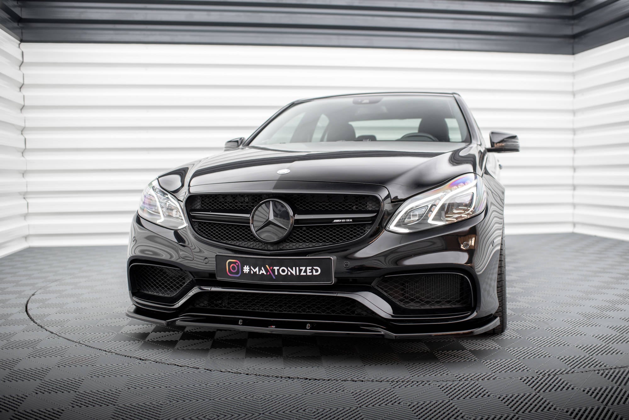 Maxton Design Street+ Spoilerlippe Front Ansatz passend für Mercedes-Benz E63 AMG Limousine W212 Facelift schwarz Hochglanz
