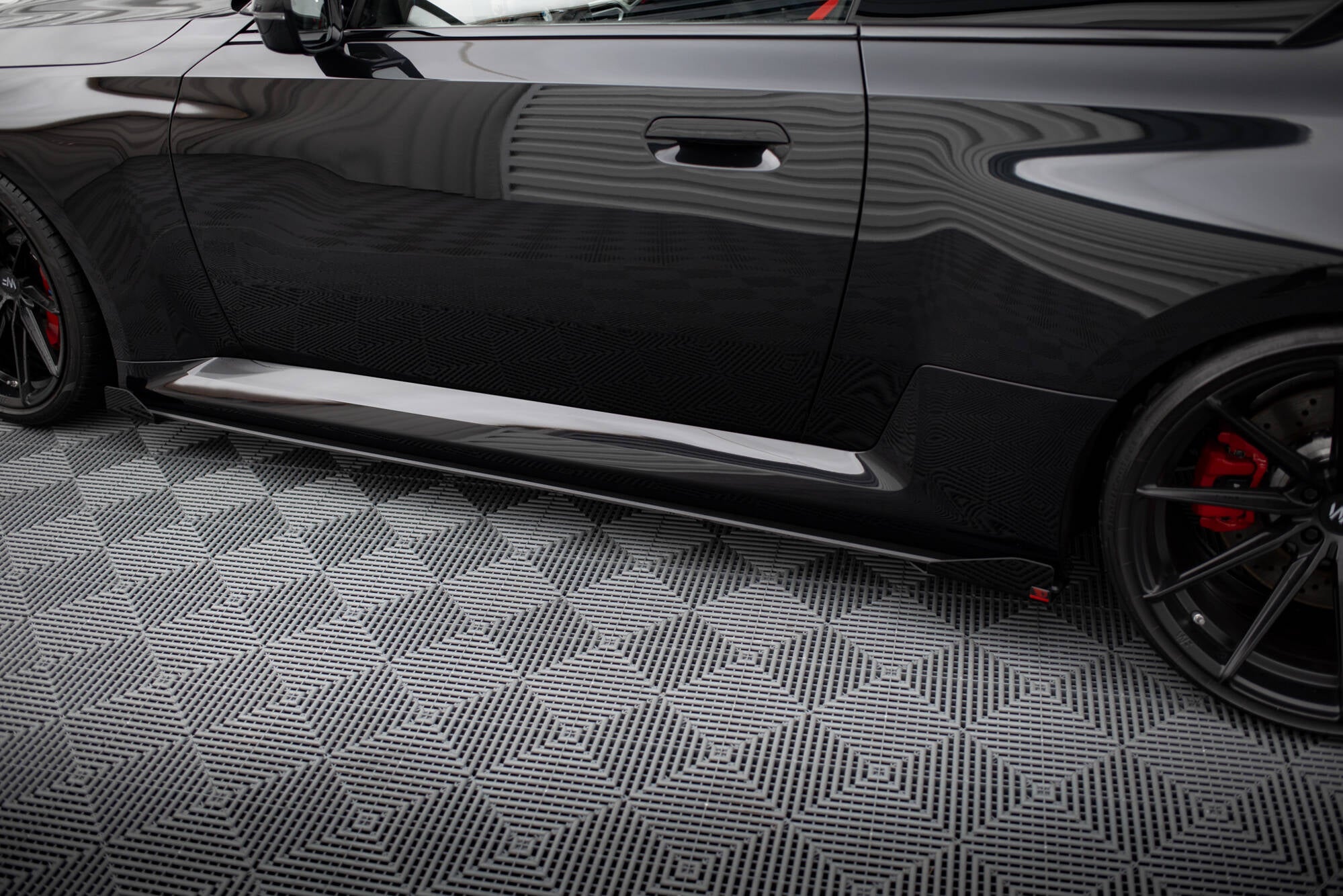 Maxton Design Street Pro Street+ Seitenschweller Leisten passend für V.1 + Flaps passend für BMW M2 G87 schwarz Hochglanz