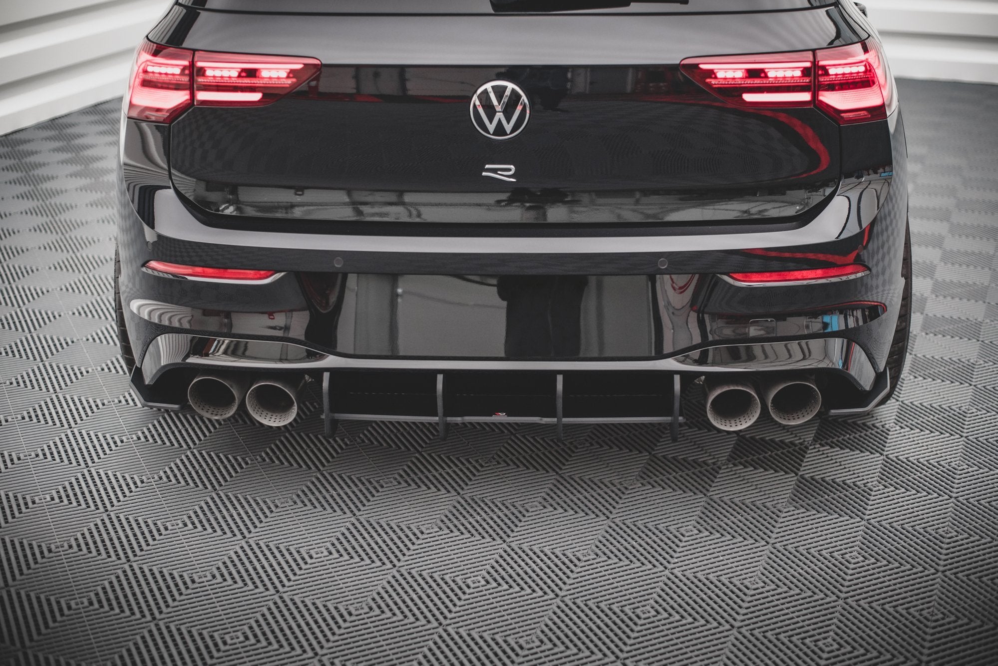 Maxton Design Street Pro Heckschürze passend für VW Golf R Mk8