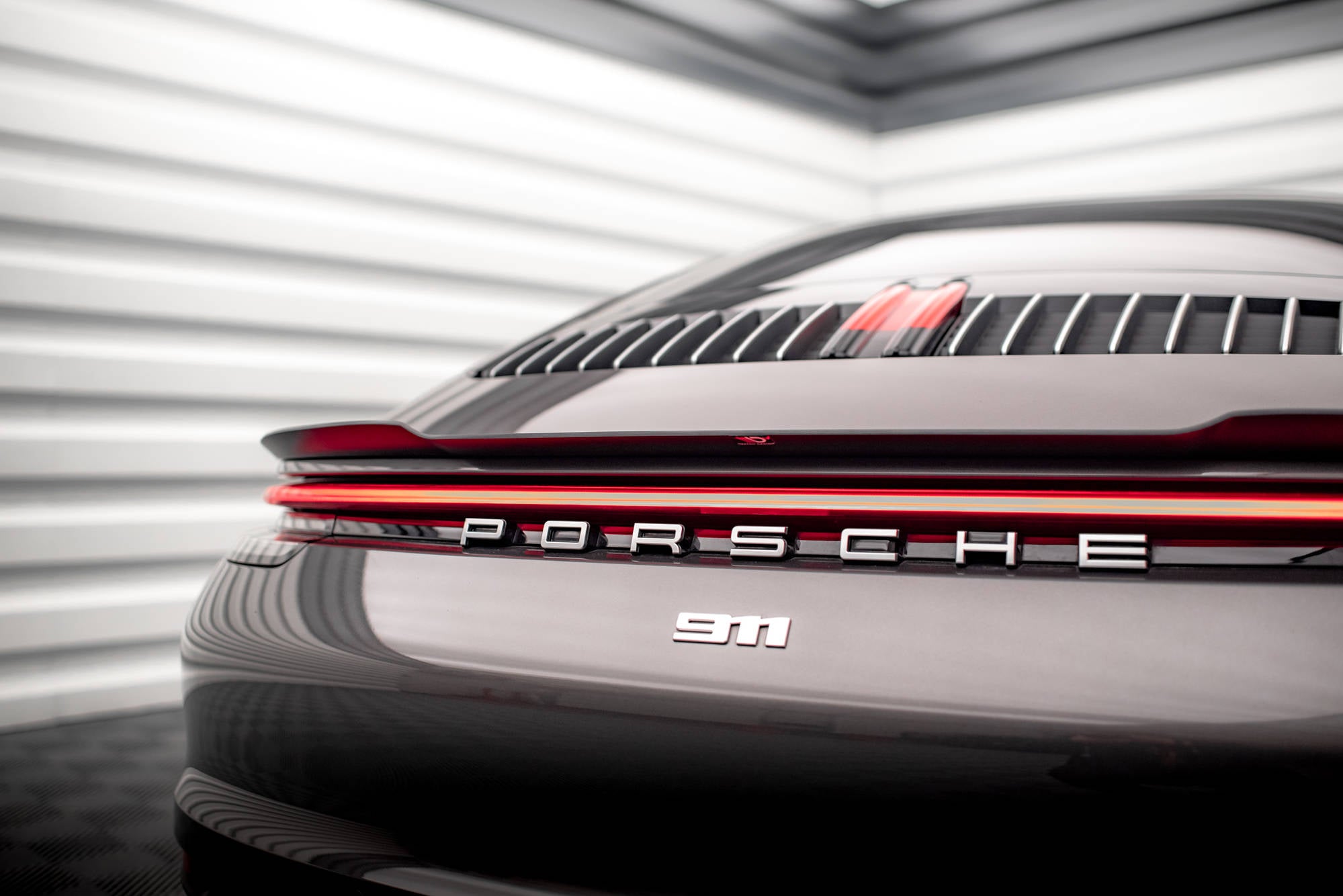Maxton Design Spoiler CAP passend für Porsche 911 Carrera 4S 992 schwarz Hochglanz