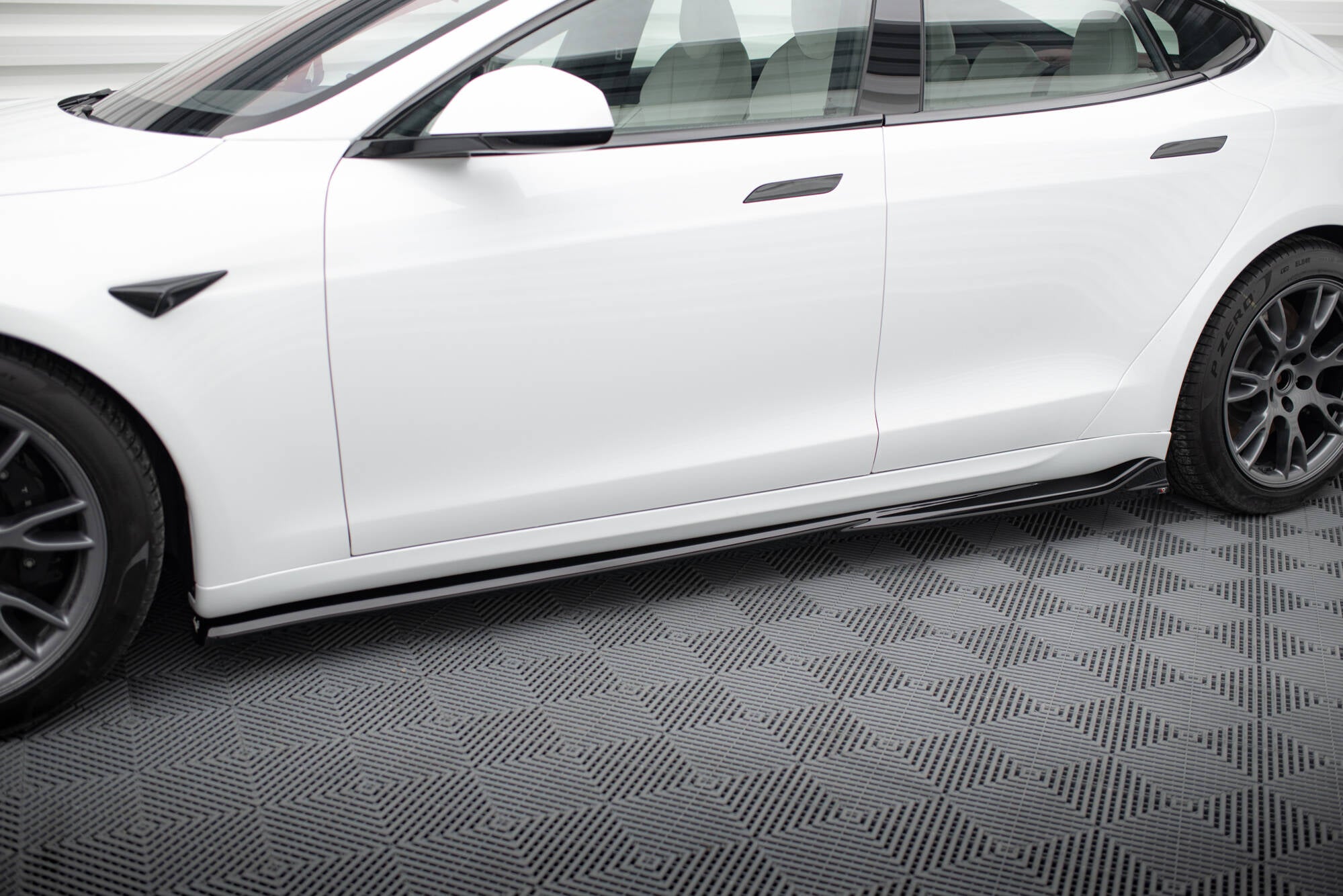 Maxton Design Street+ Seitenschweller Leisten passend für V.1 passend für Tesla Model S Plaid Mk1 Facelift schwarz Hochglanz