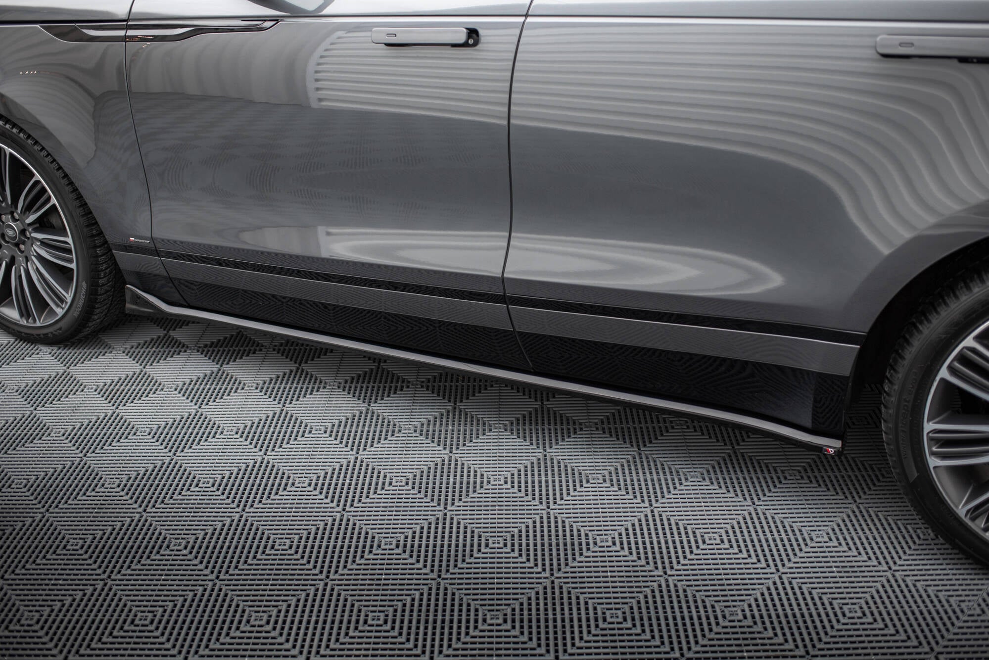 Maxton Design Street+ Seitenschweller Leisten passend für Land Rover Range Rover Velar R-Dynamic Mk1 schwarz Hochglanz