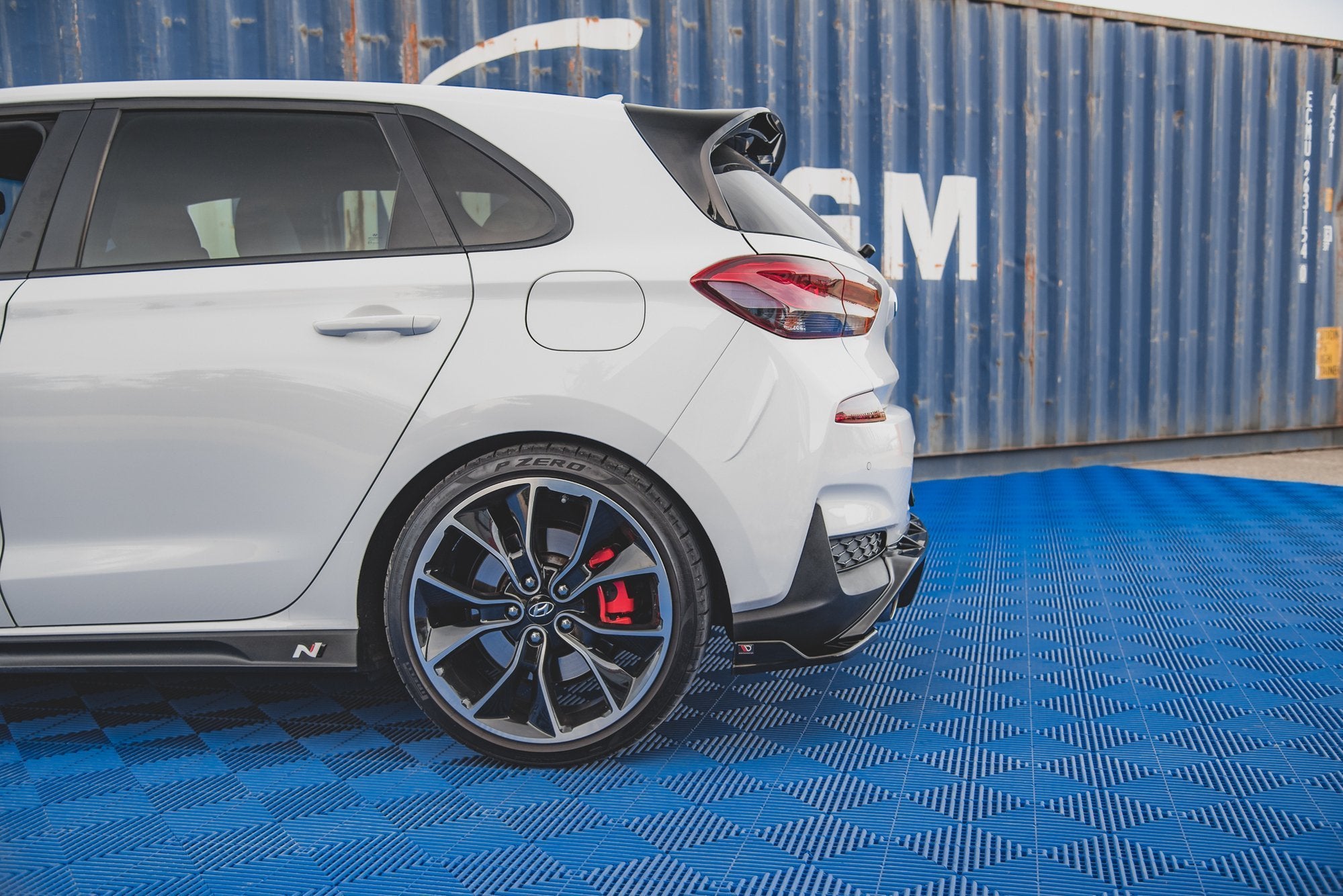 Maxton Design Heck Ansatz Flaps Diffusor V.4 passend für Hyundai I30 N Mk3 Hatchback schwarz Hochglanz