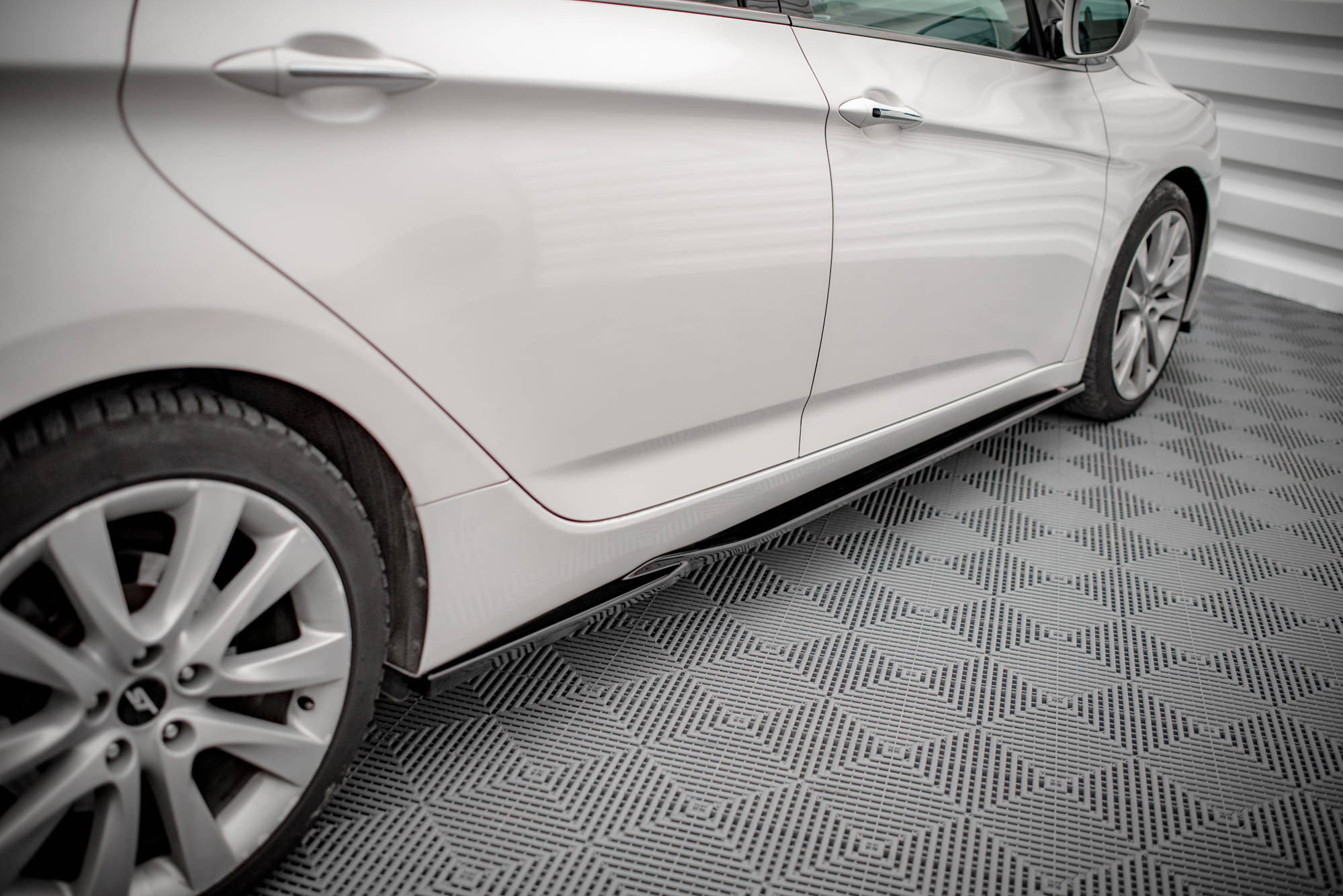 Maxton Design Street+ Seitenschweller Leisten passend für Hyundai I40 Mk1 schwarz Hochglanz