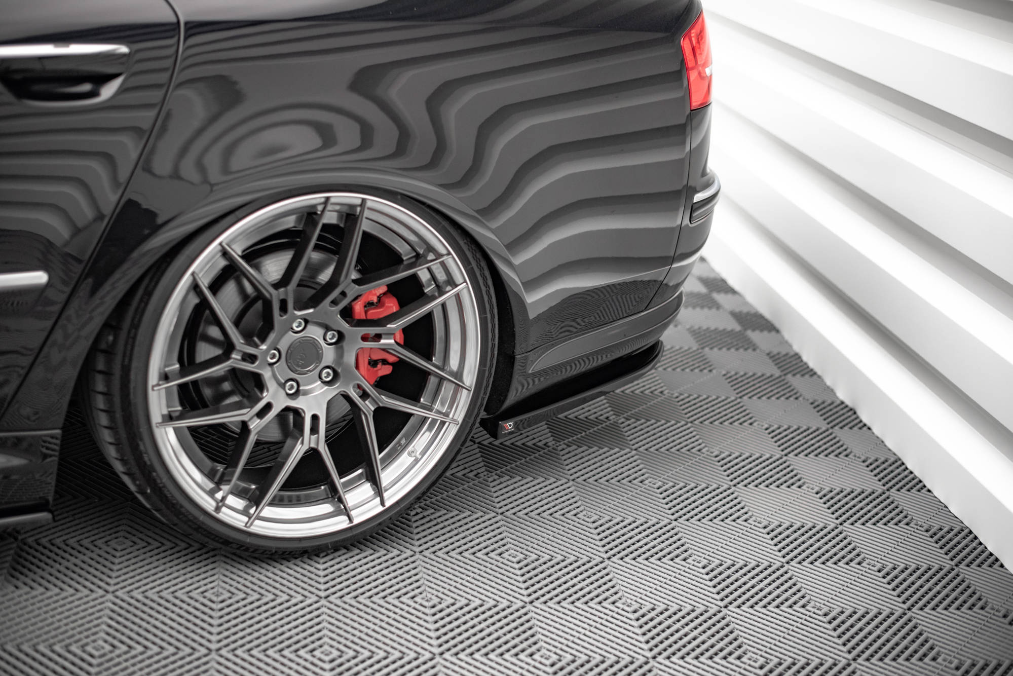 Maxton Design Heck Ansatz Flaps Diffusor passend für Audi S8 D3 schwarz Hochglanz